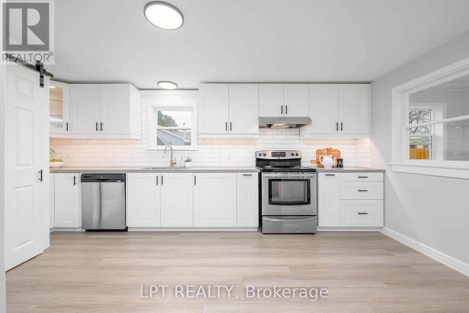 46 Young Street, Hastings Highlands, Ontario  K0L 2S0 - Photo 11 - X12852504