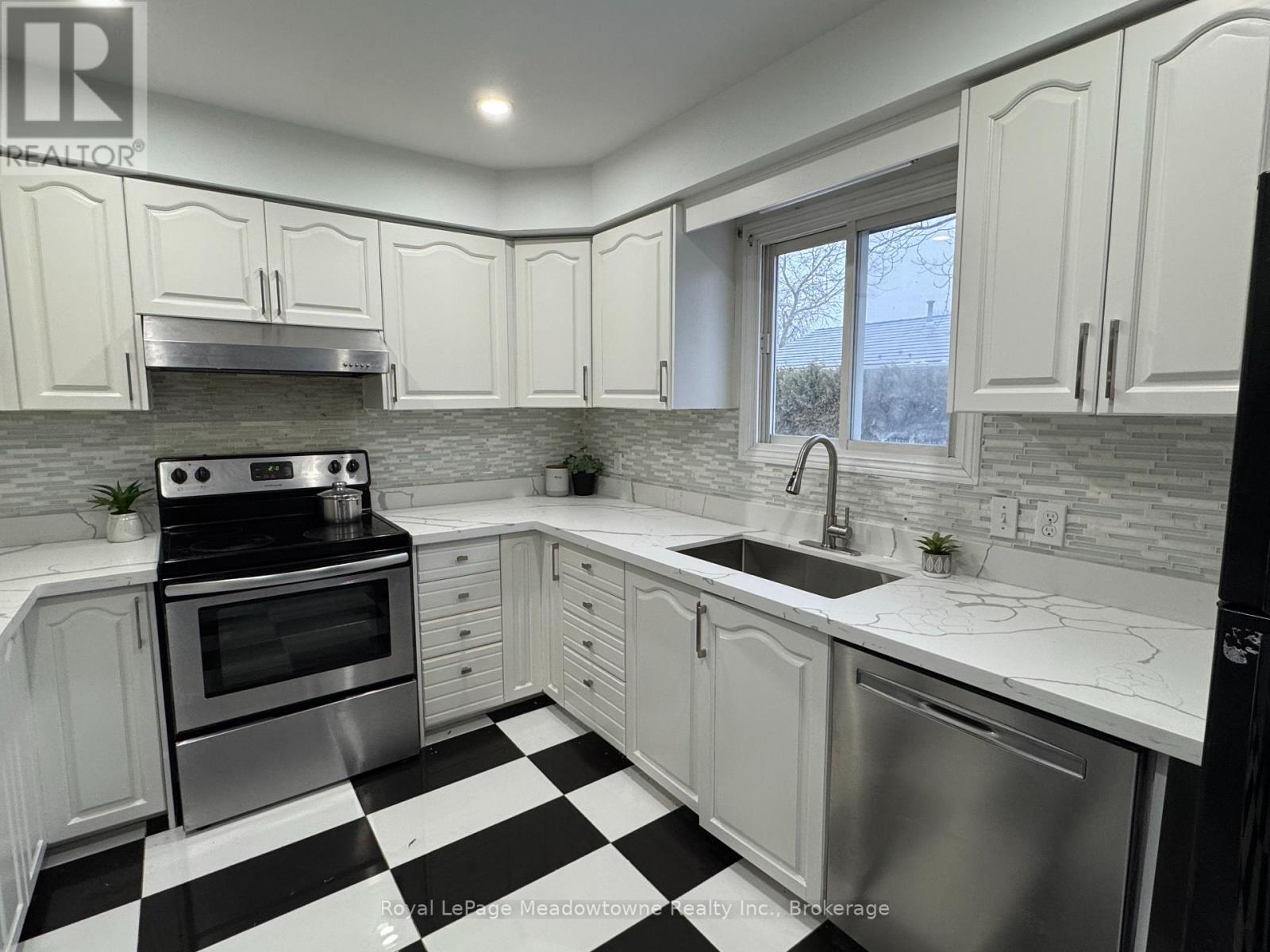 13 Thompson Drive, Norfolk (Port Dover), Ontario  N0A 1N4 - Photo 4 - X12852584