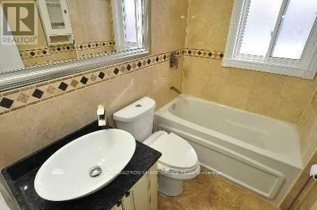 344 Moore Park Avenue, Toronto (Newtonbrook West), Ontario  M2R 2R6 - Photo 6 - C12852586