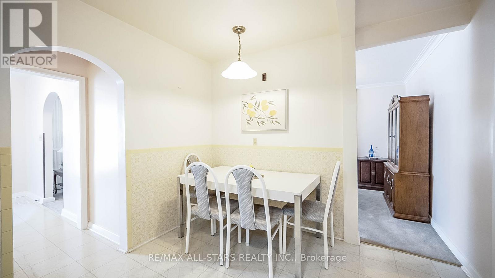 394 Osiris Drive, Richmond Hill (Crosby), Ontario  L4C 2P9 - Photo 19 - N12852542