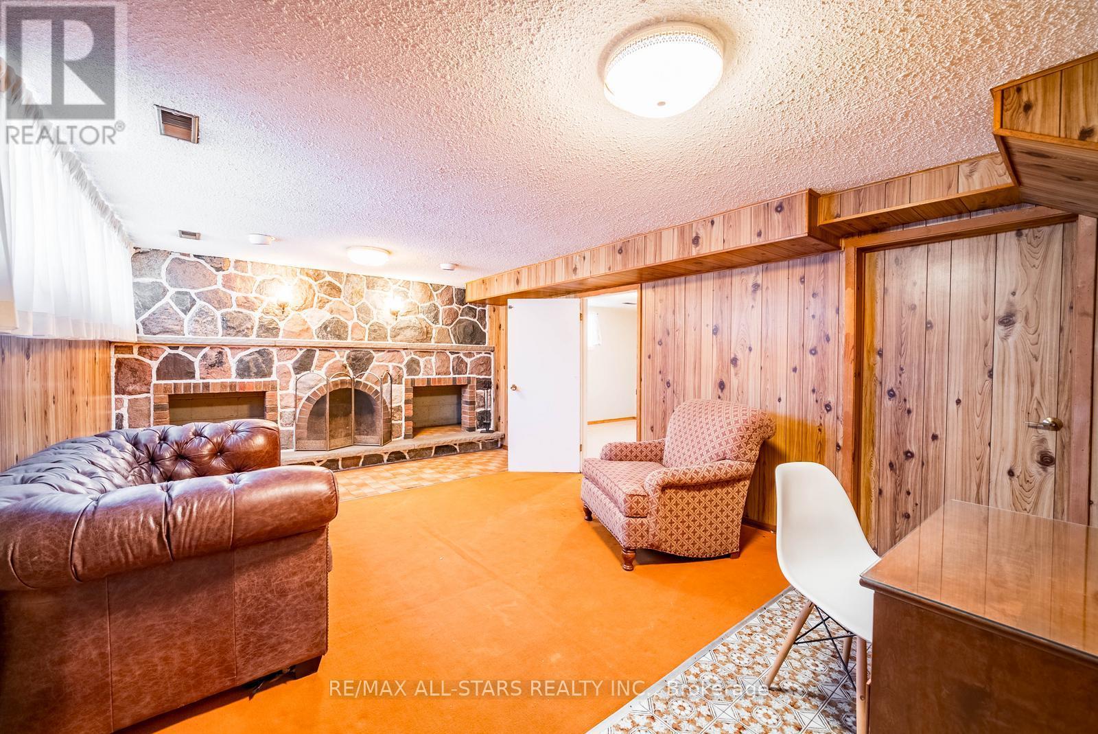 394 Osiris Drive, Richmond Hill (Crosby), Ontario  L4C 2P9 - Photo 27 - N12852542