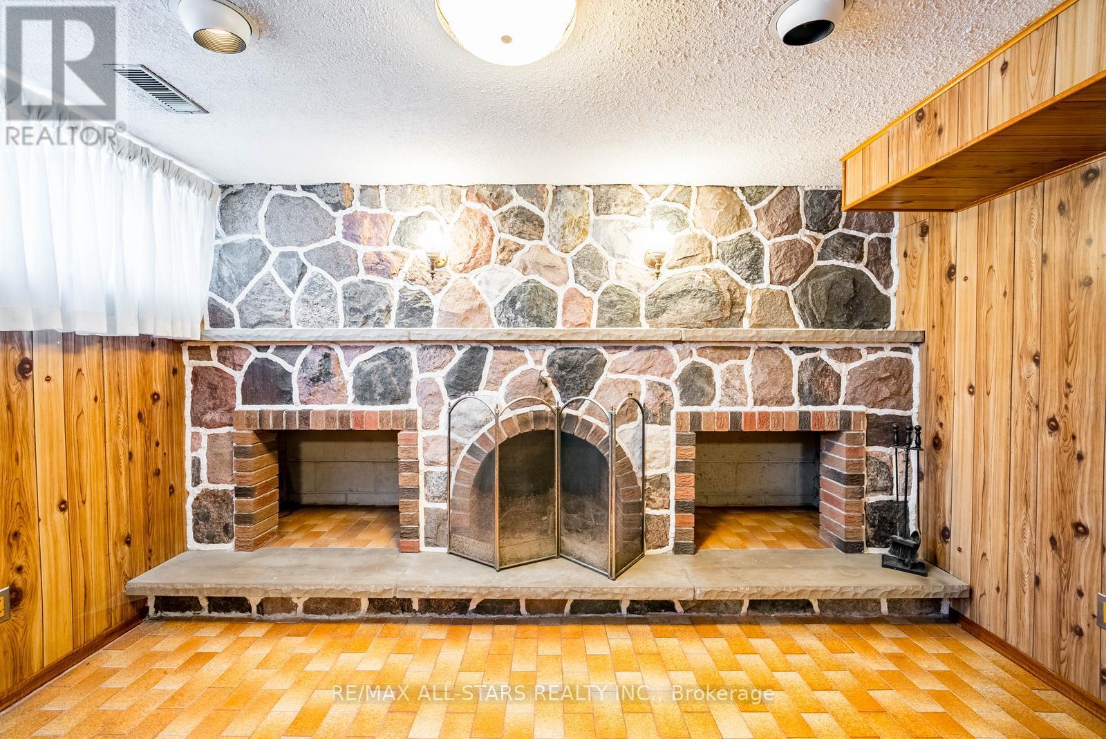 394 Osiris Drive, Richmond Hill (Crosby), Ontario  L4C 2P9 - Photo 28 - N12852542