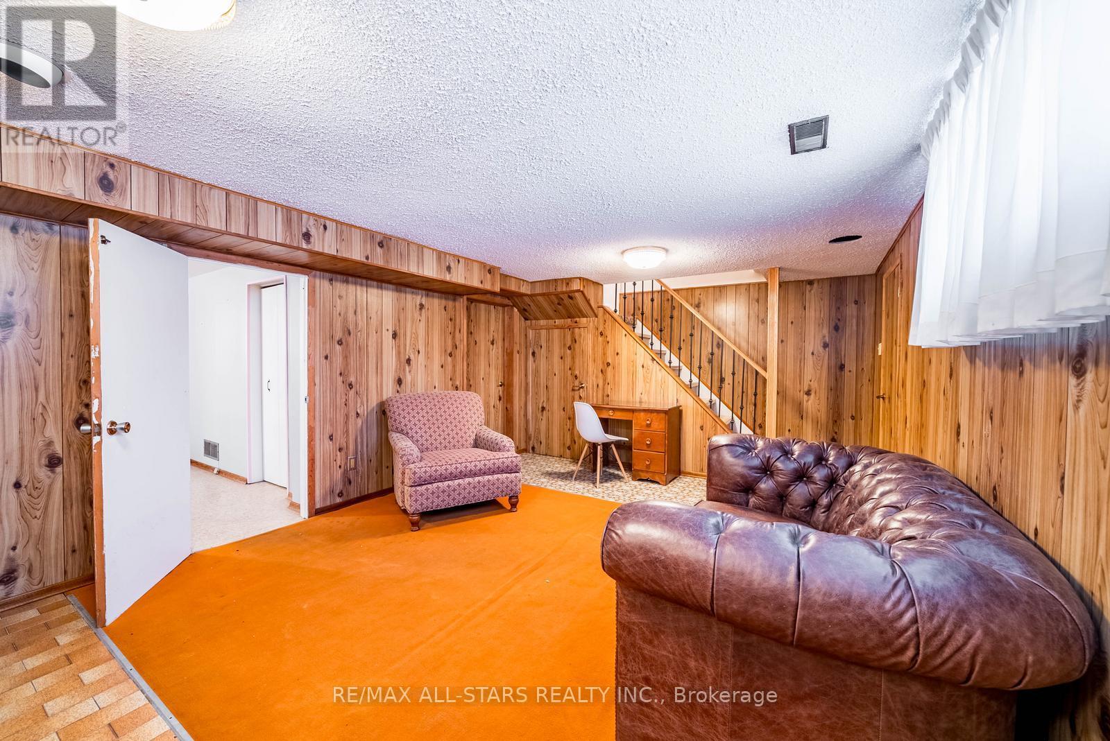 394 Osiris Drive, Richmond Hill (Crosby), Ontario  L4C 2P9 - Photo 29 - N12852542