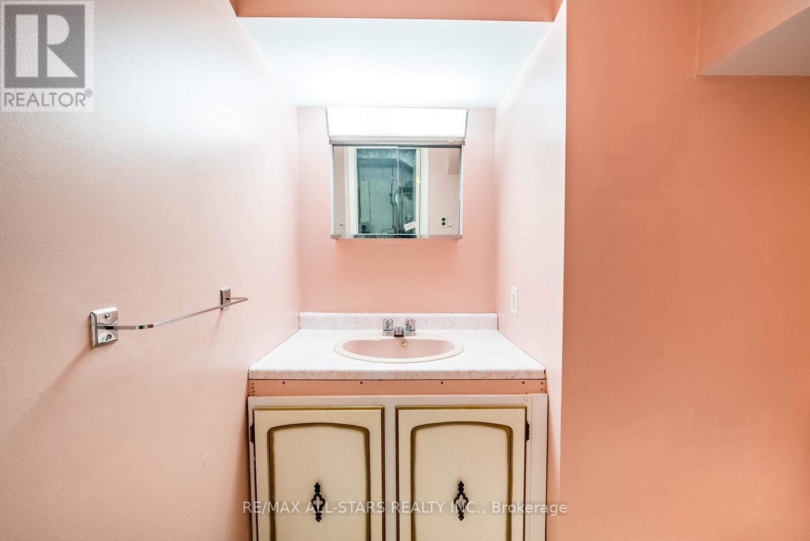 394 Osiris Drive, Richmond Hill (Crosby), Ontario  L4C 2P9 - Photo 30 - N12852542