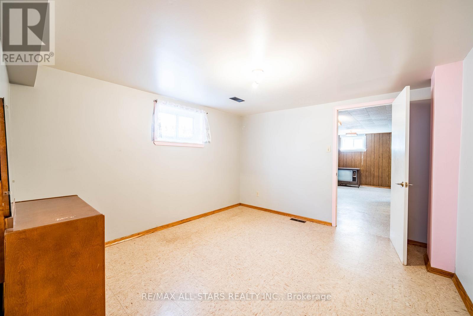 394 Osiris Drive, Richmond Hill (Crosby), Ontario  L4C 2P9 - Photo 31 - N12852542