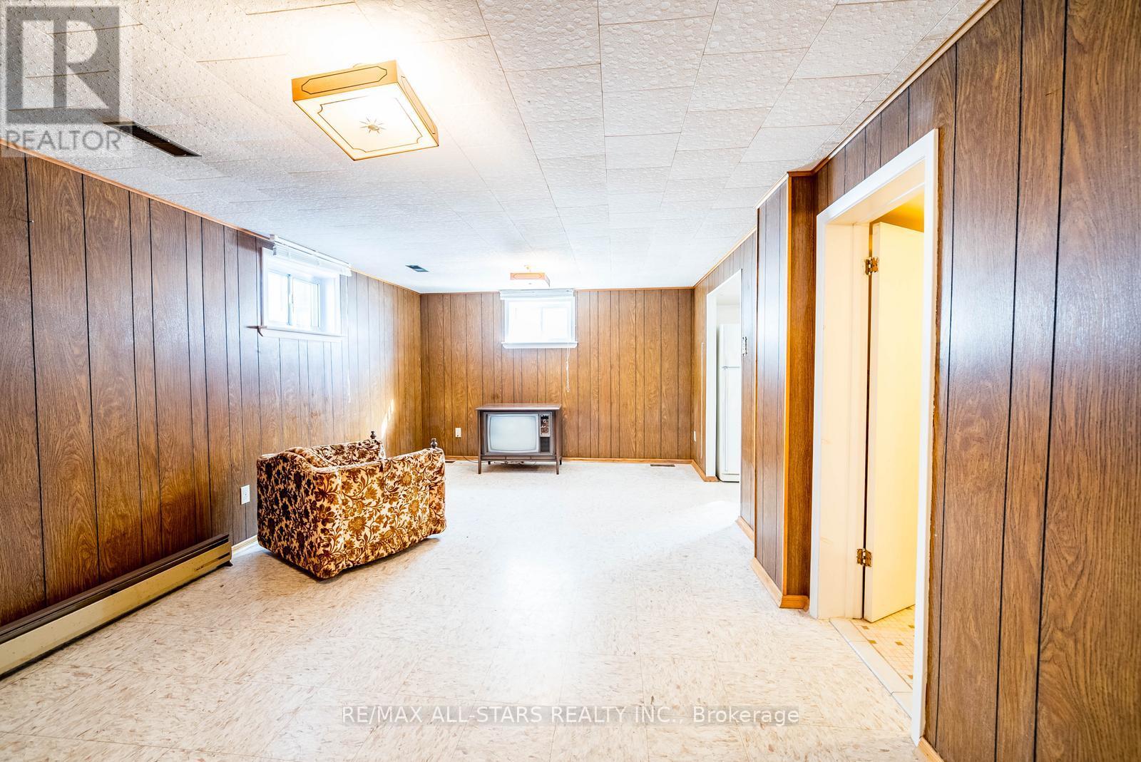 394 Osiris Drive, Richmond Hill (Crosby), Ontario  L4C 2P9 - Photo 33 - N12852542