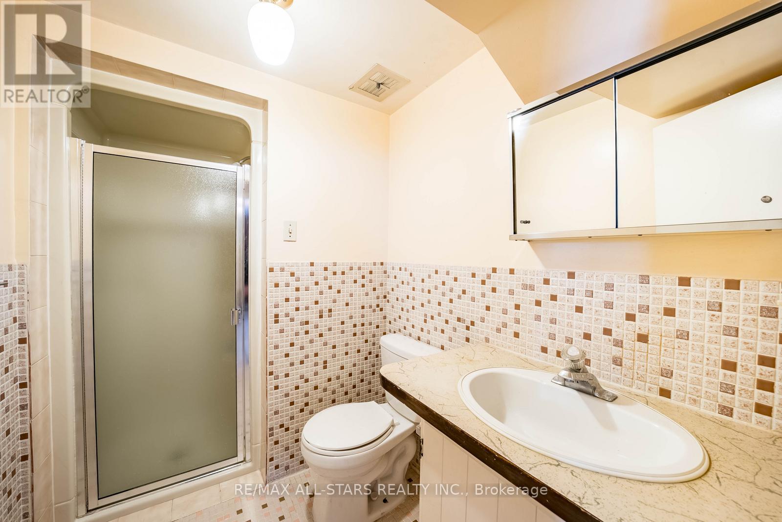 394 Osiris Drive, Richmond Hill (Crosby), Ontario  L4C 2P9 - Photo 35 - N12852542