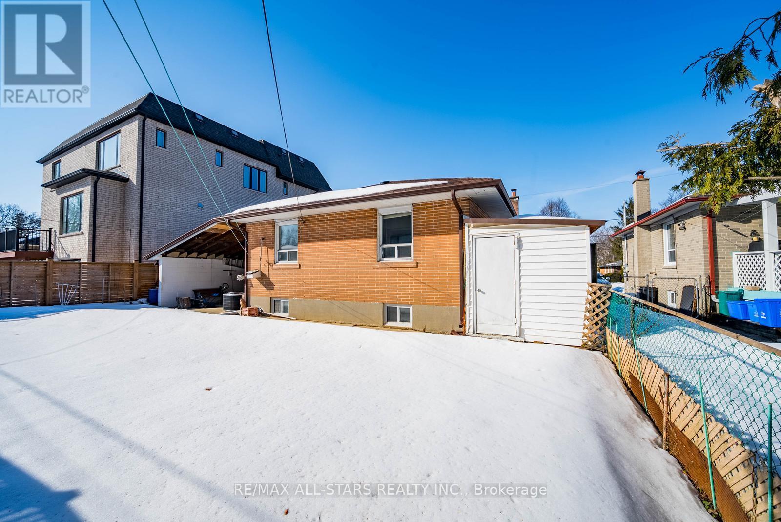 394 Osiris Drive, Richmond Hill (Crosby), Ontario  L4C 2P9 - Photo 39 - N12852542