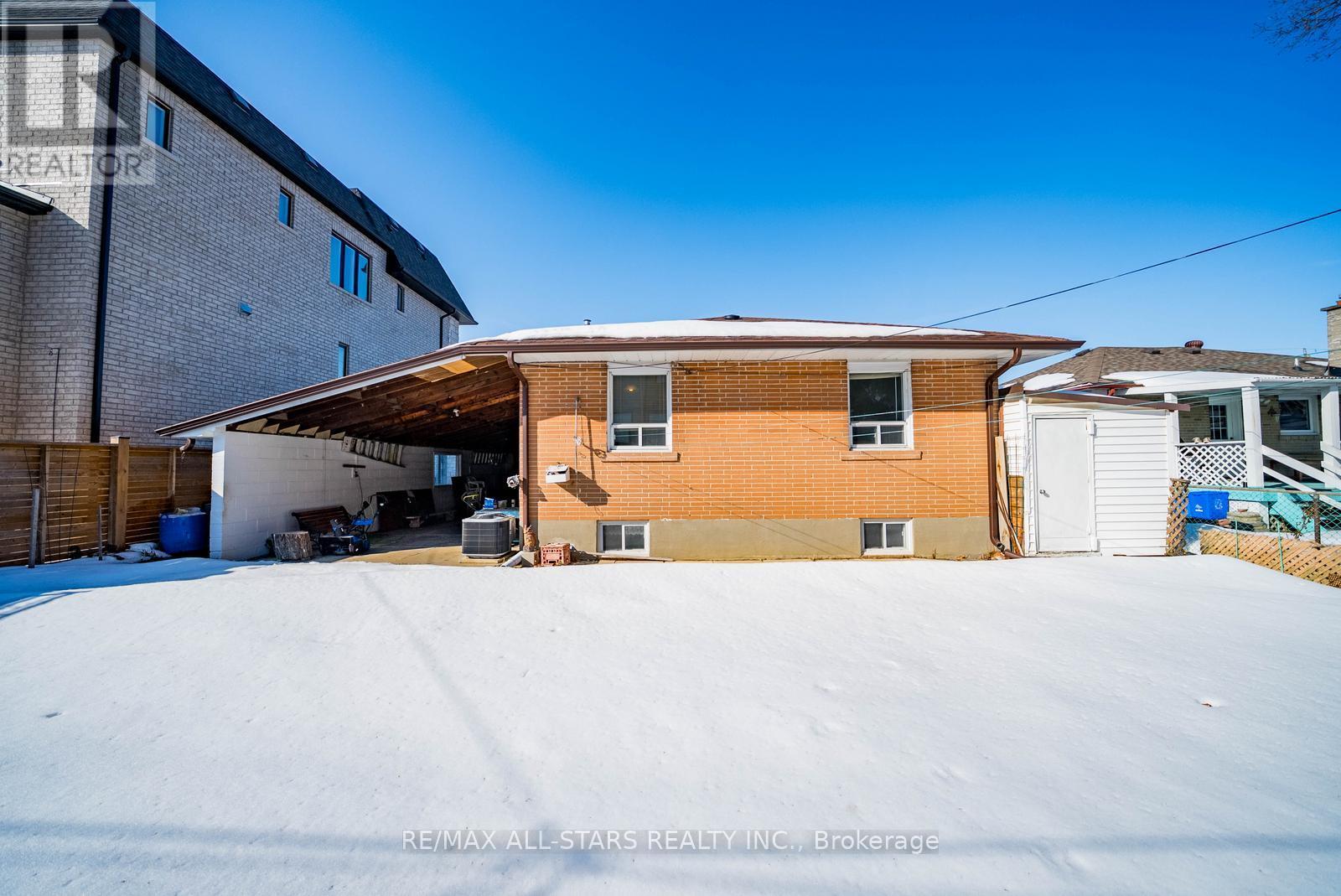 394 Osiris Drive, Richmond Hill (Crosby), Ontario  L4C 2P9 - Photo 40 - N12852542