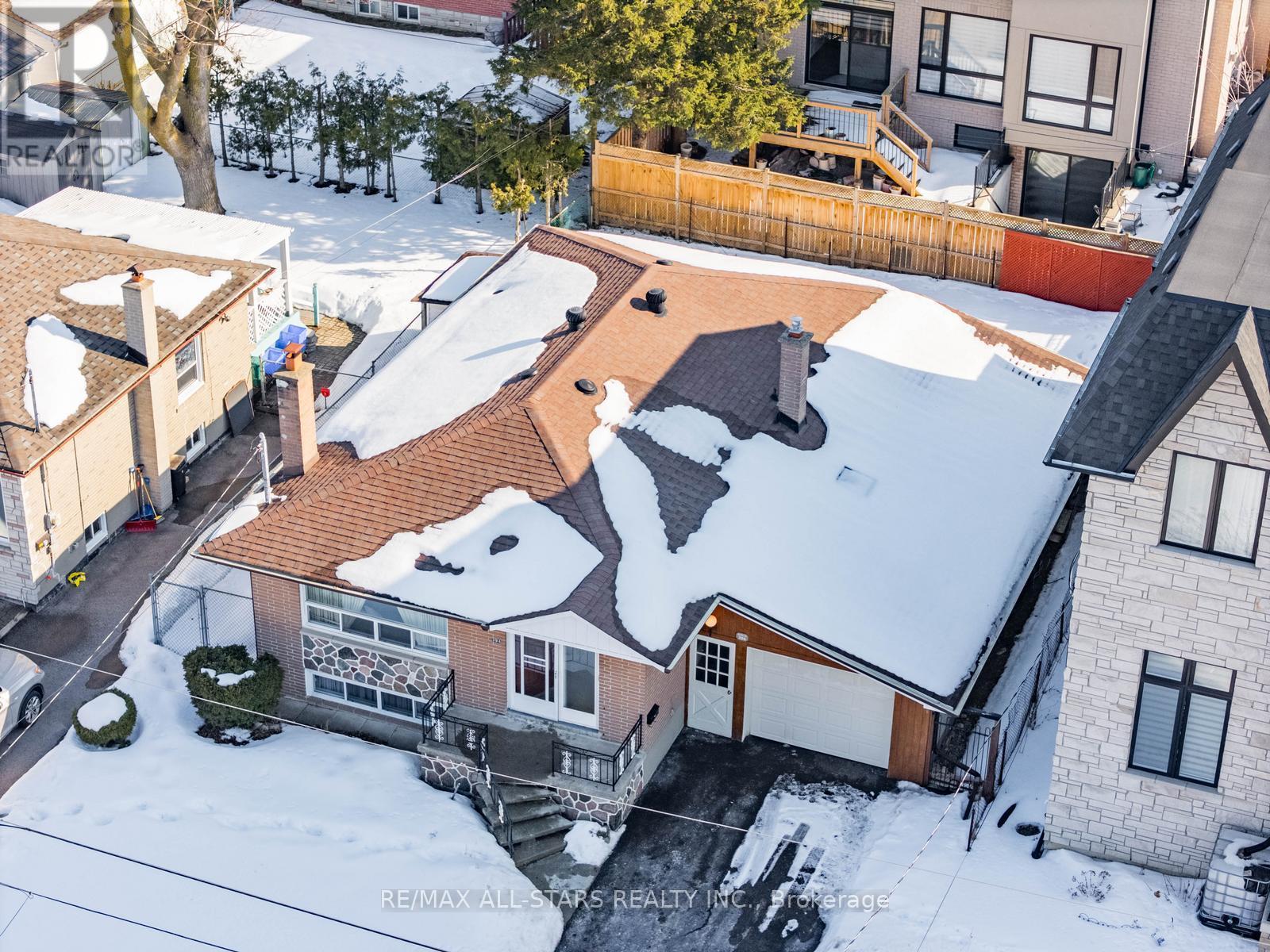 394 Osiris Drive, Richmond Hill (Crosby), Ontario  L4C 2P9 - Photo 44 - N12852542