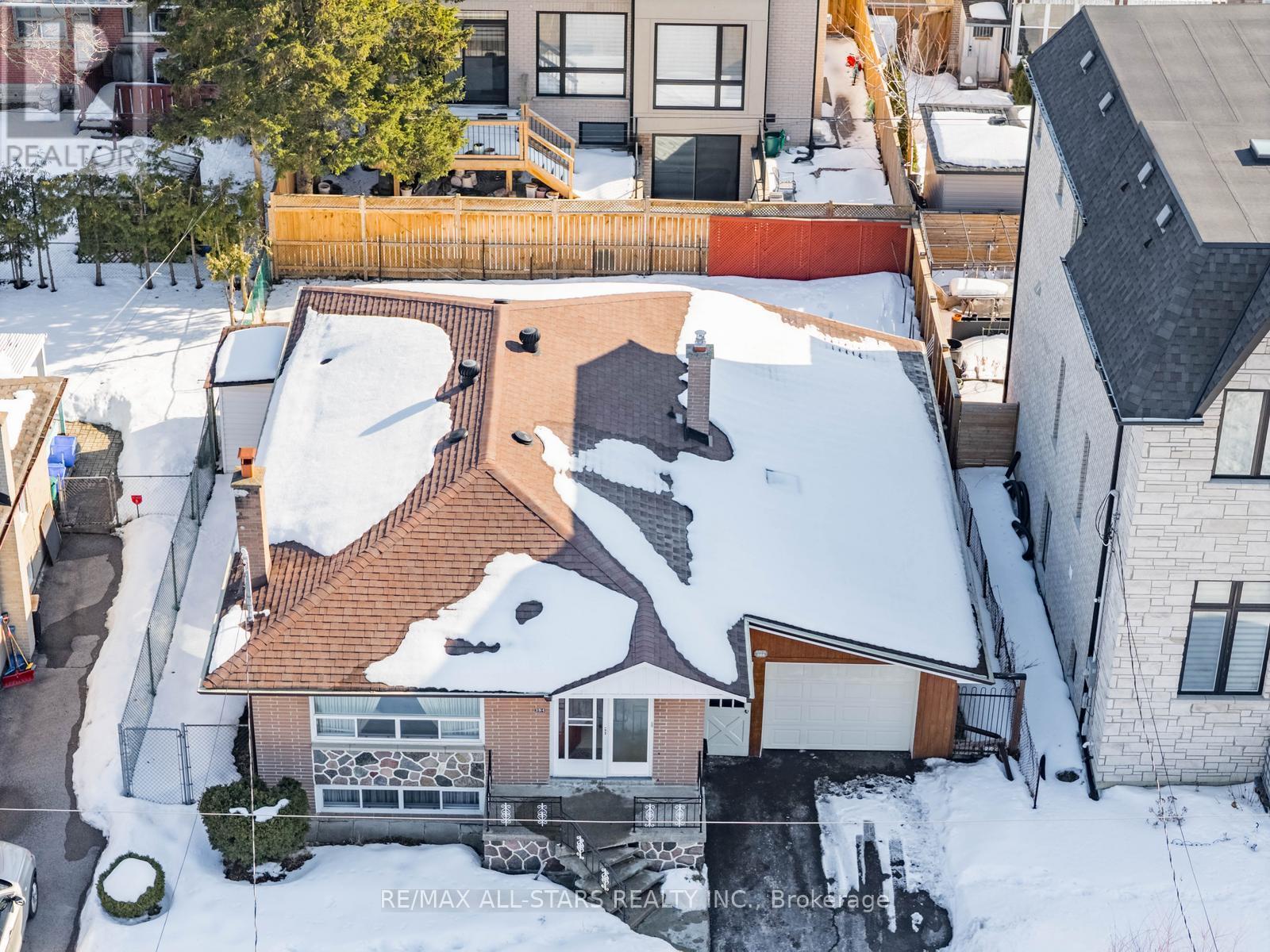 394 Osiris Drive, Richmond Hill (Crosby), Ontario  L4C 2P9 - Photo 45 - N12852542