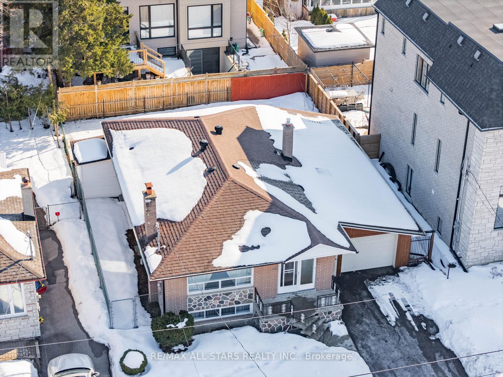 394 Osiris Drive, Richmond Hill (Crosby), Ontario  L4C 2P9 - Photo 46 - N12852542