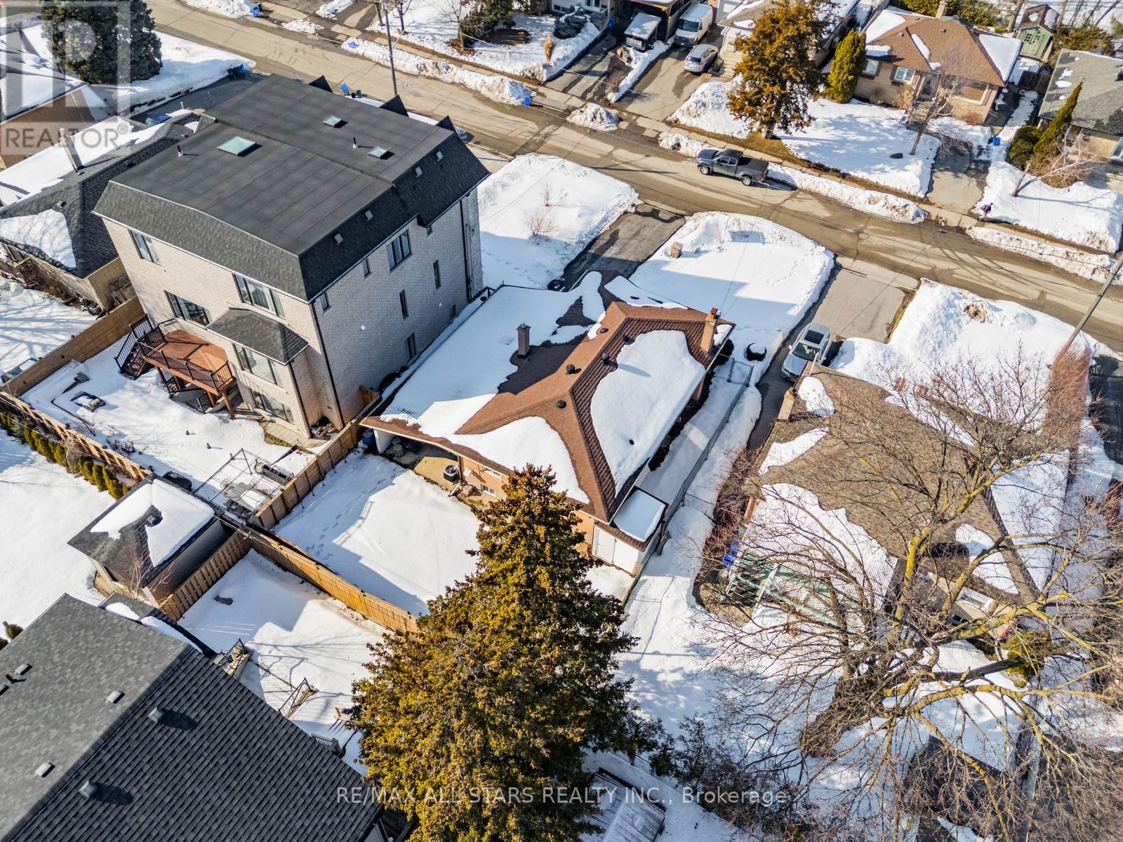 394 Osiris Drive, Richmond Hill (Crosby), Ontario  L4C 2P9 - Photo 48 - N12852542