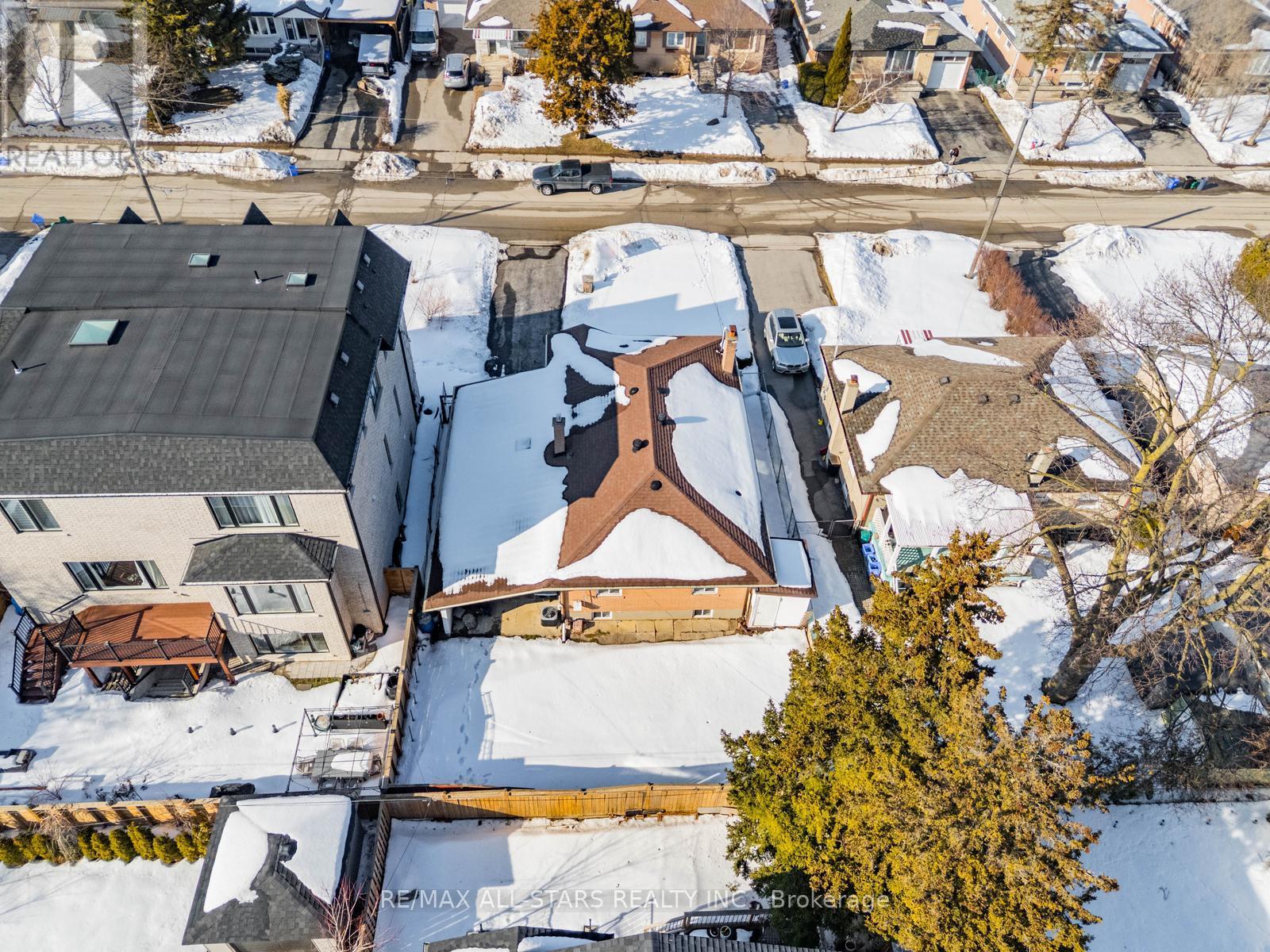 394 Osiris Drive, Richmond Hill (Crosby), Ontario  L4C 2P9 - Photo 49 - N12852542