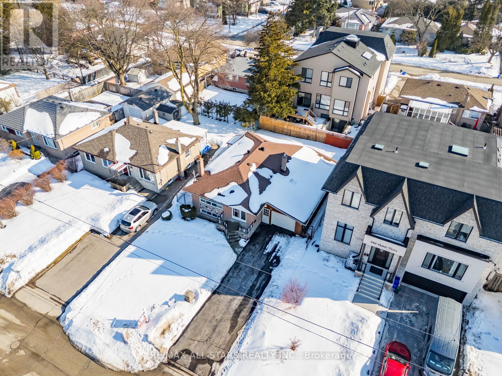 394 Osiris Drive, Richmond Hill (Crosby), Ontario  L4C 2P9 - Photo 6 - N12852542