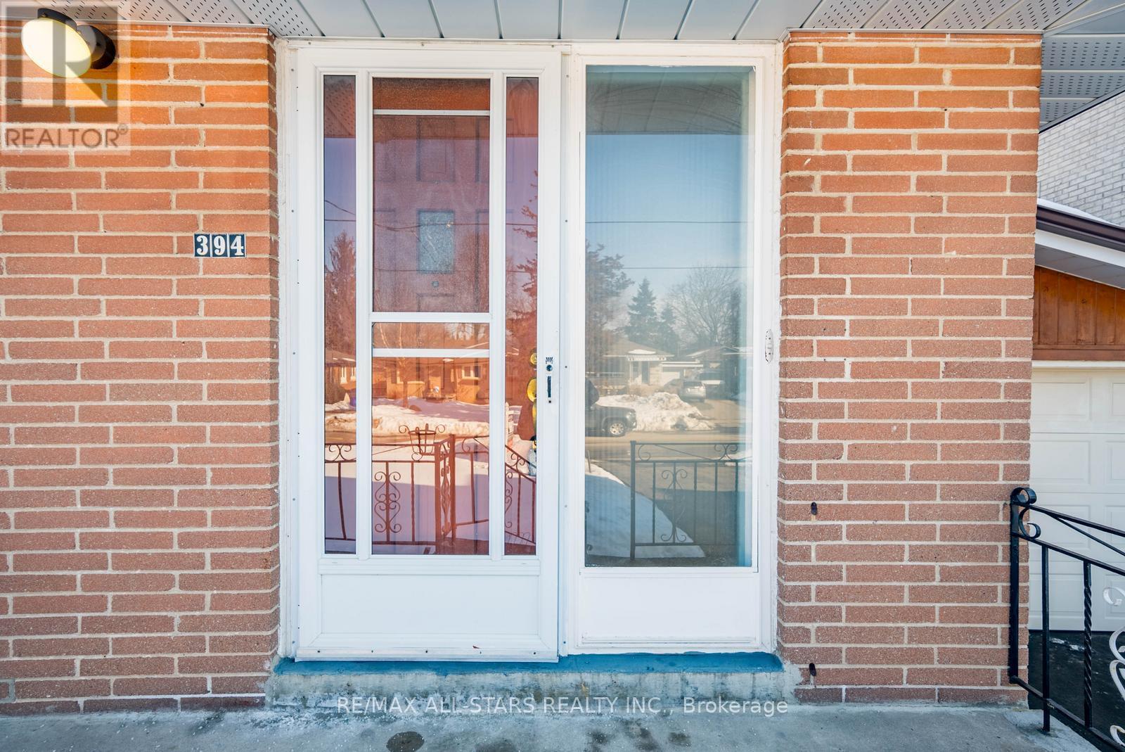 394 Osiris Drive, Richmond Hill (Crosby), Ontario  L4C 2P9 - Photo 7 - N12852542