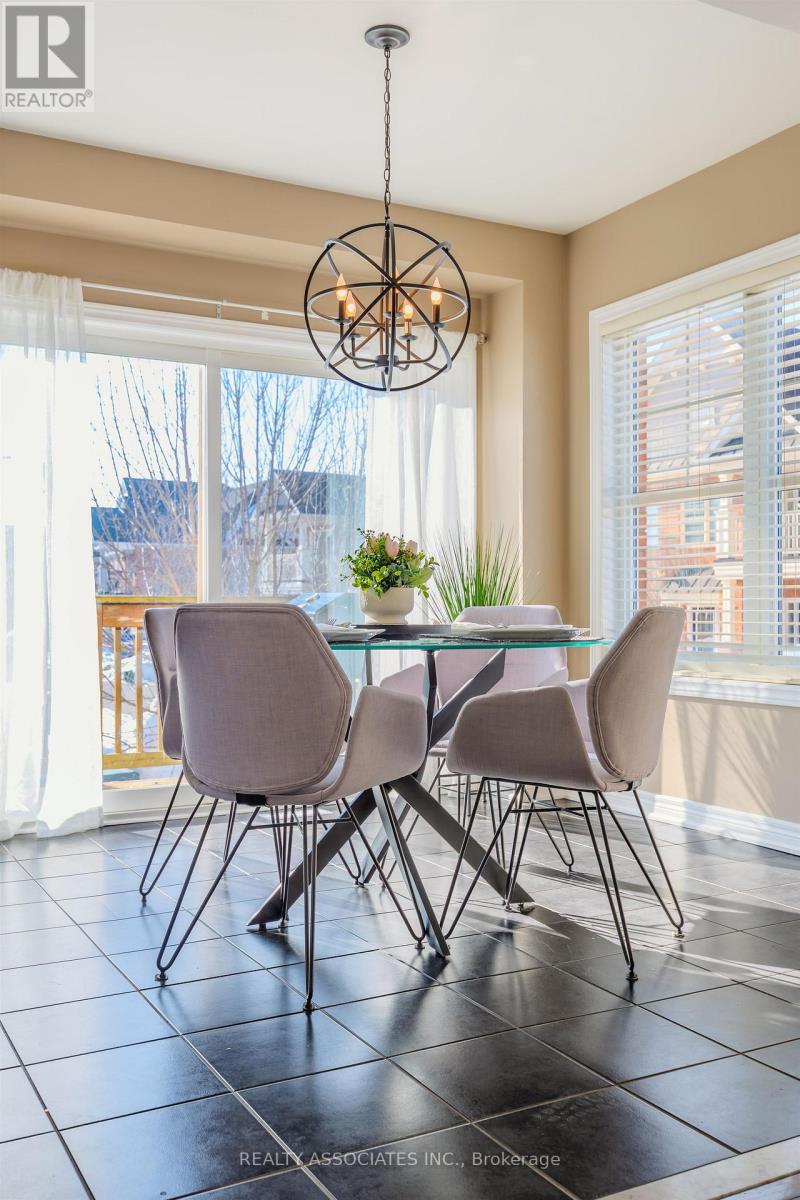 19 Bearings Avenue, Whitchurch-Stouffville (Stouffville), Ontario  L4A 0W6 - Photo 13 - N12852558