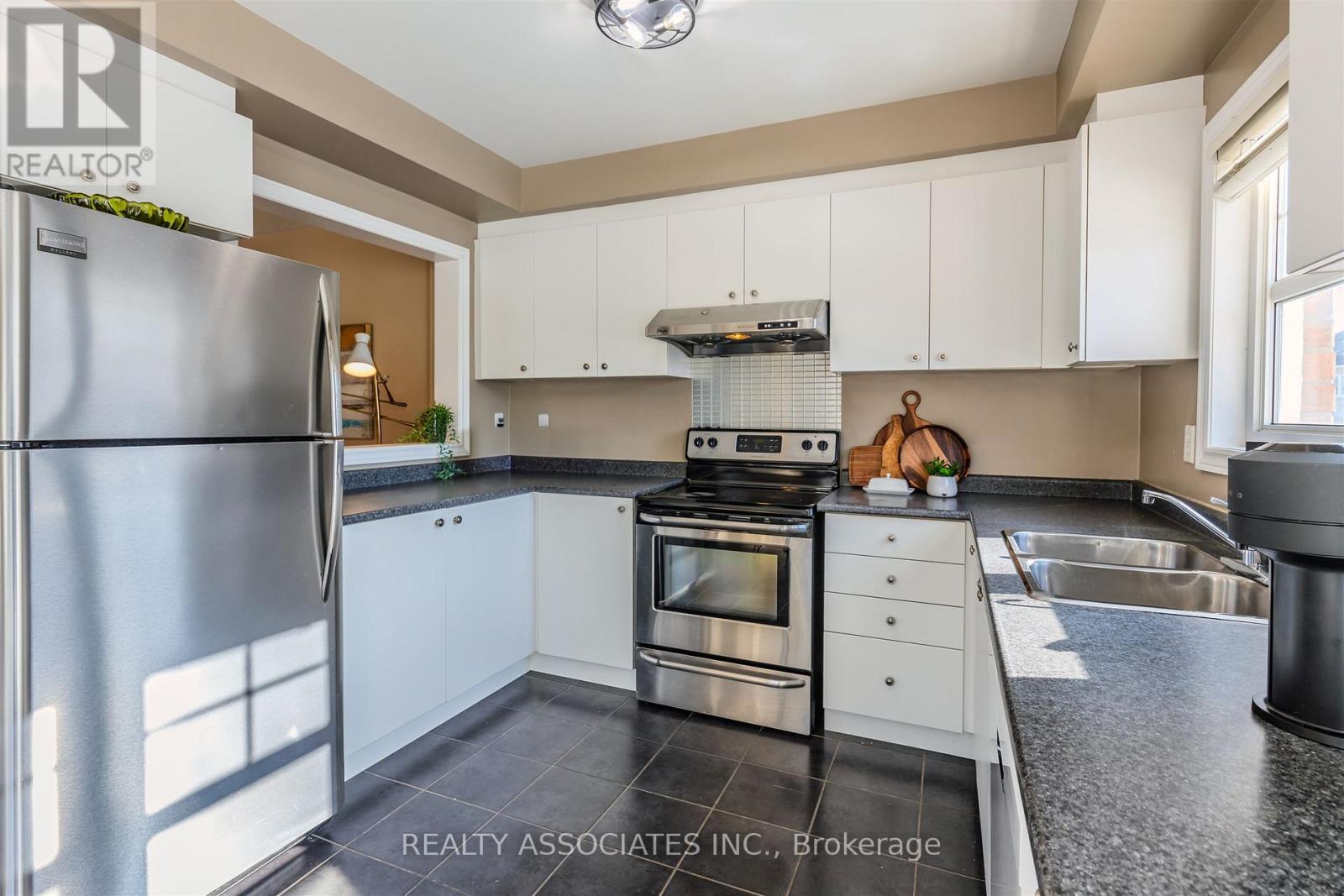 19 Bearings Avenue, Whitchurch-Stouffville (Stouffville), Ontario  L4A 0W6 - Photo 15 - N12852558