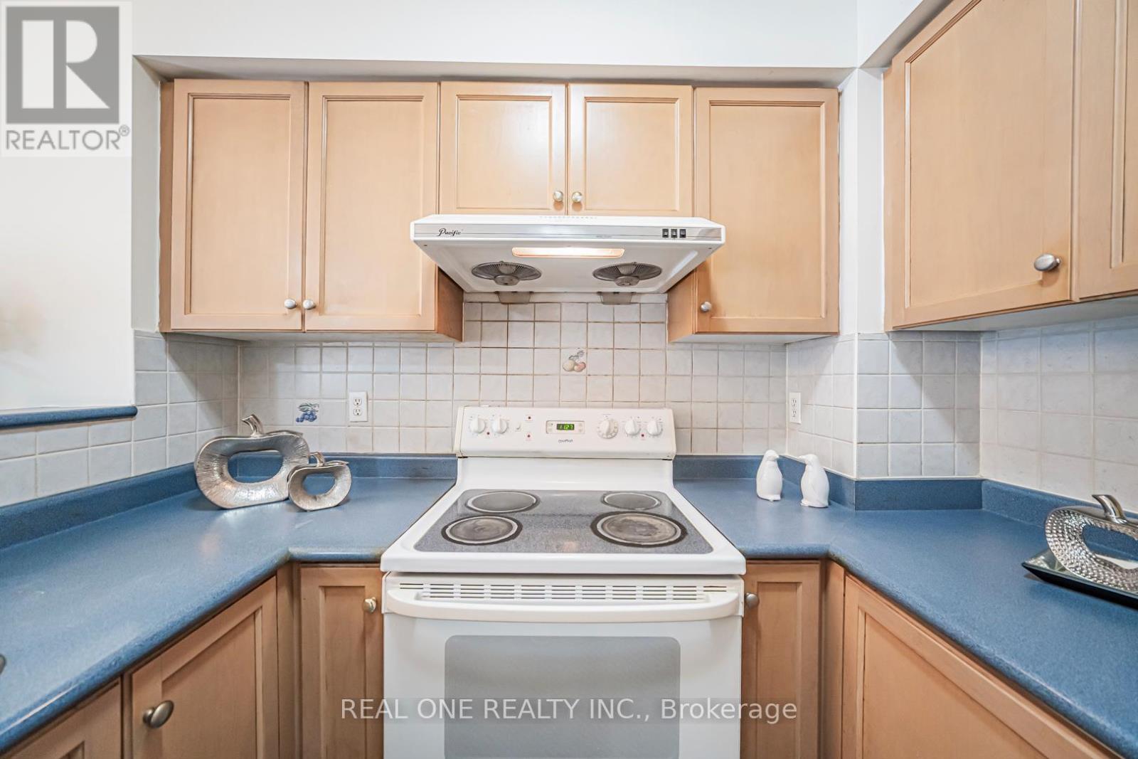 17 - 12 St Moritz Way, Markham (Unionville), Ontario  L3R 4E8 - Photo 14 - N12852580