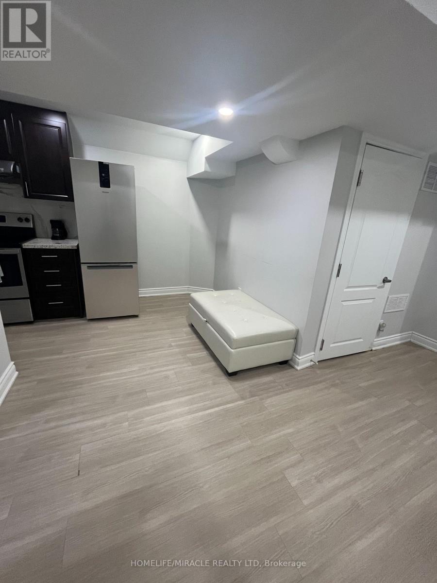 3898 Milkwood Crescent, Mississauga (Lisgar), Ontario  L5N 8H4 - Photo 2 - W12852548