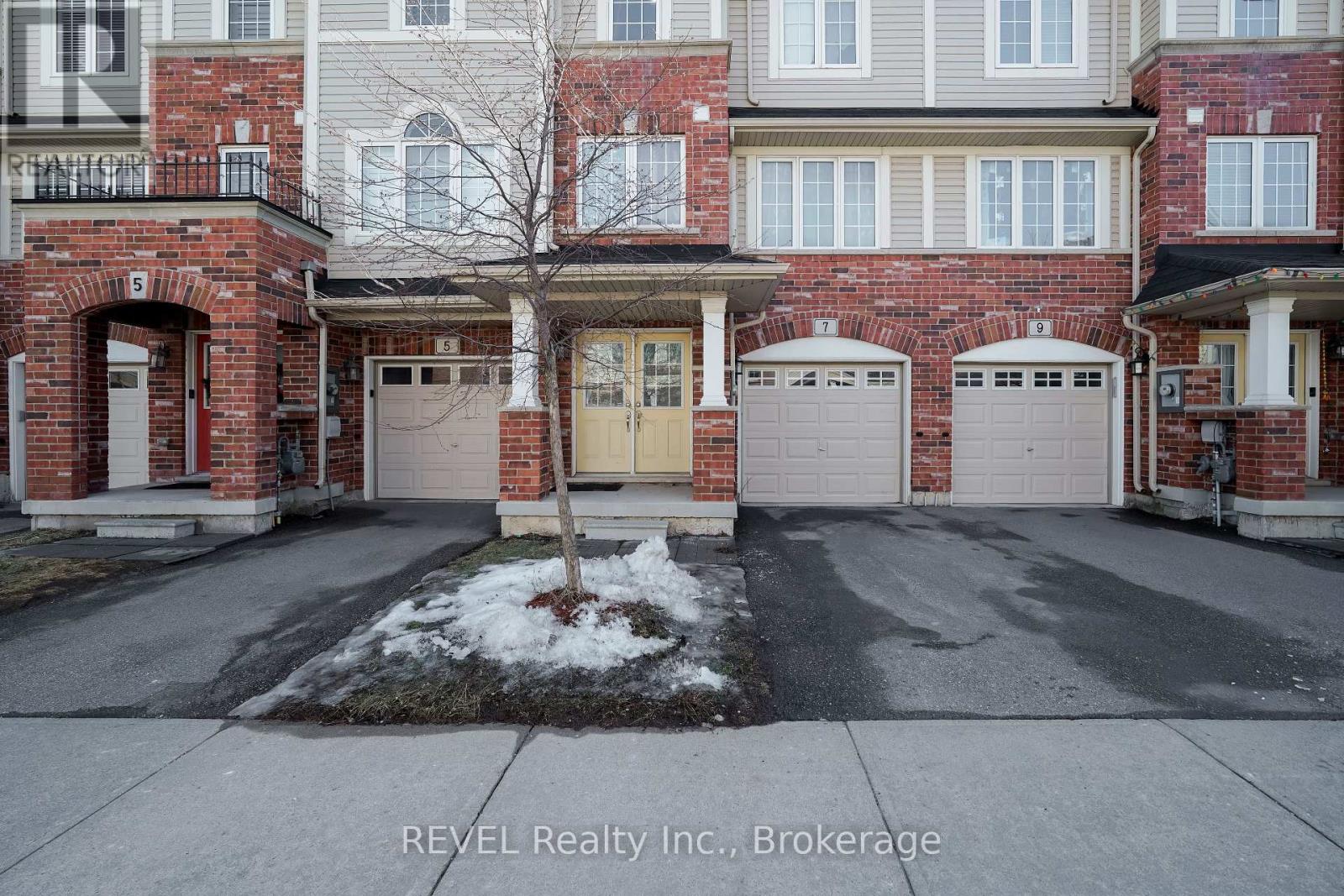 7 Dorchester Terrace, Hamilton (Stoney Creek Mountain), Ontario  L8J 0G4 - Photo 3 - X12852598
