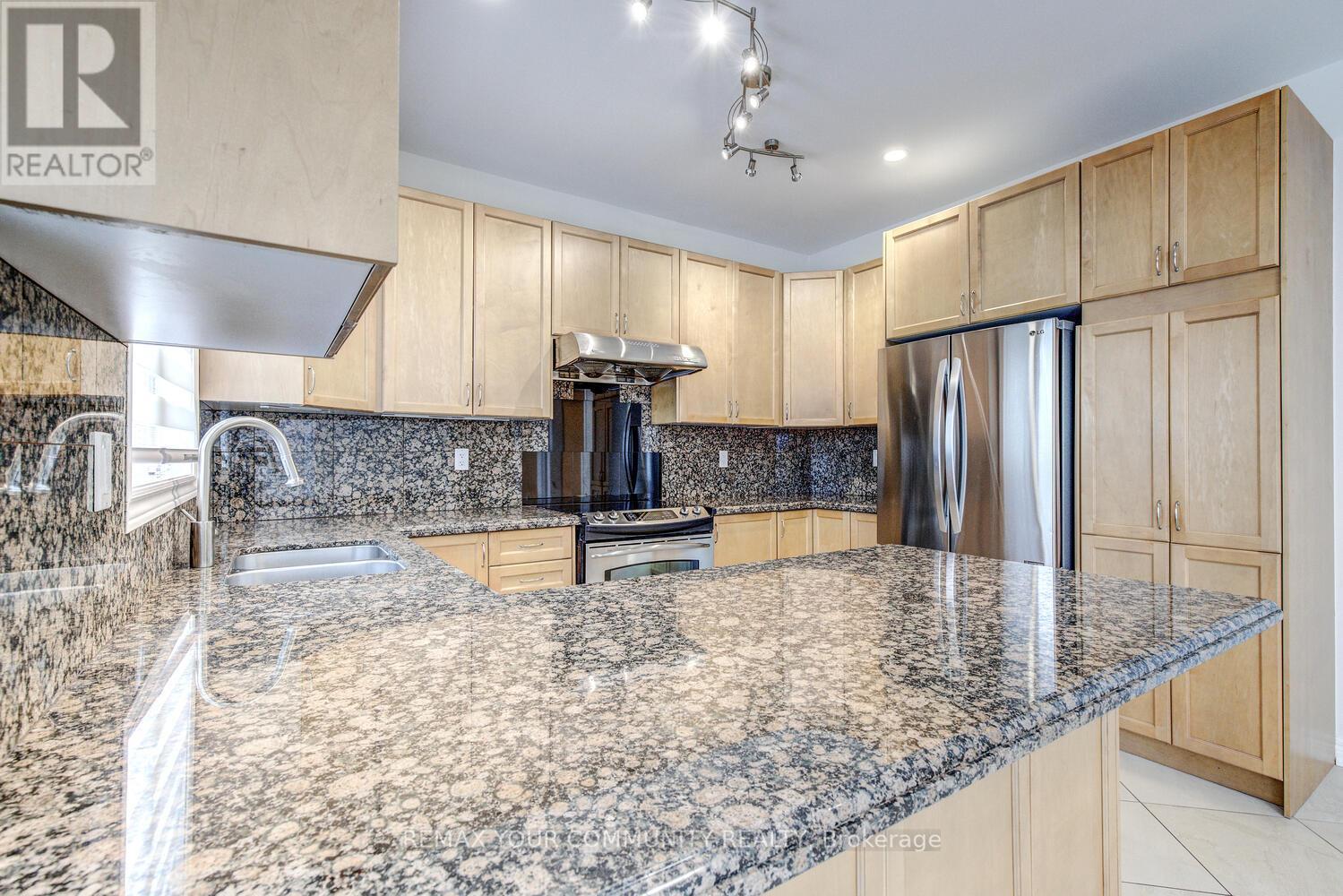 76 Ivy Glen Drive, Vaughan (Patterson), Ontario  L6A 0P2 - Photo 12 - N12852600