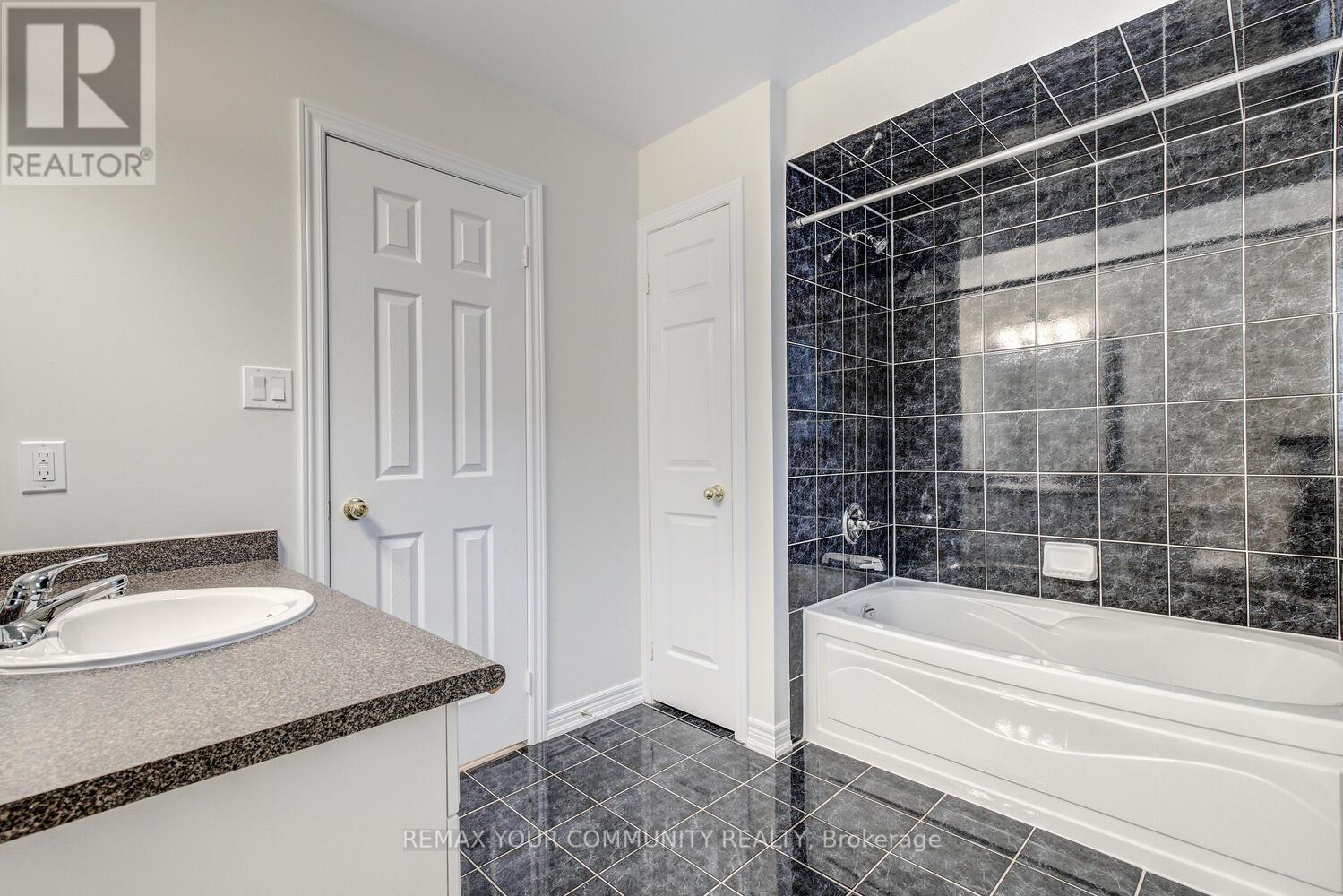 76 Ivy Glen Drive, Vaughan (Patterson), Ontario  L6A 0P2 - Photo 24 - N12852600