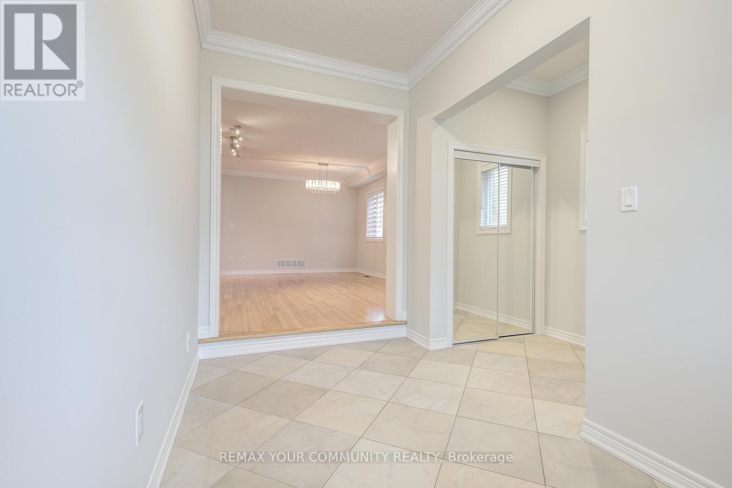 76 Ivy Glen Drive, Vaughan (Patterson), Ontario  L6A 0P2 - Photo 4 - N12852600