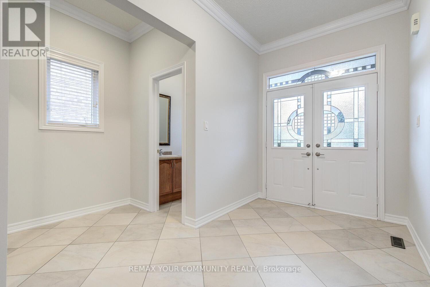 76 Ivy Glen Drive, Vaughan (Patterson), Ontario  L6A 0P2 - Photo 5 - N12852600