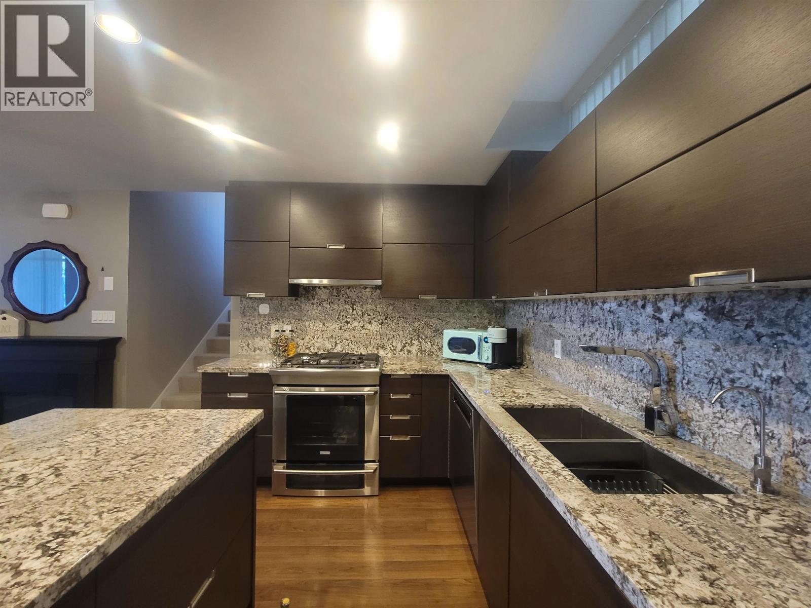 Th2 2077 Rosser Avenue, Burnaby, British Columbia  V5C 0G6 - Photo 3 - R3094936