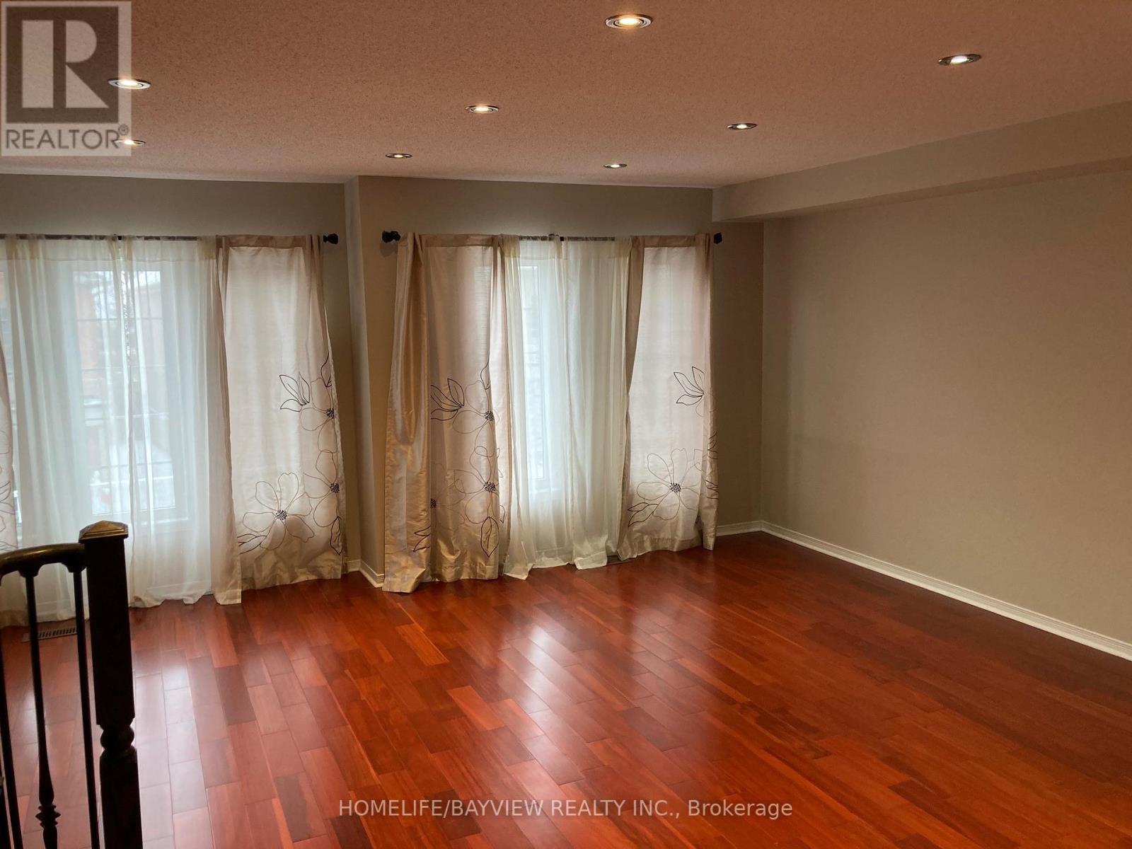 38 Warrington Way, Markham, Ontario  L6C 0B8 - Photo 4 - N12852630