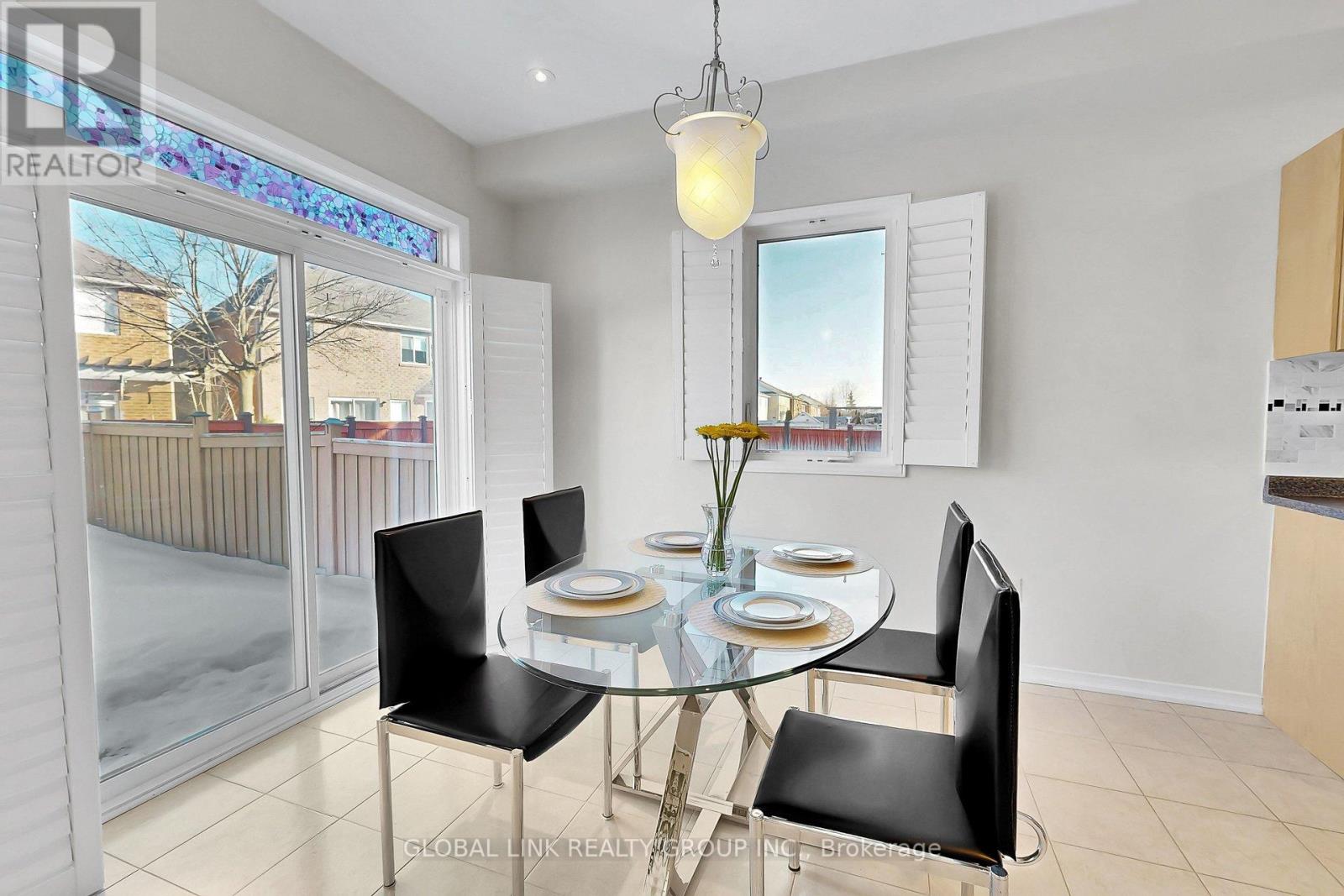 98 Wilf Morden Road, Whitchurch-Stouffville, Ontario  L4A 0K1 - Photo 12 - N12852638