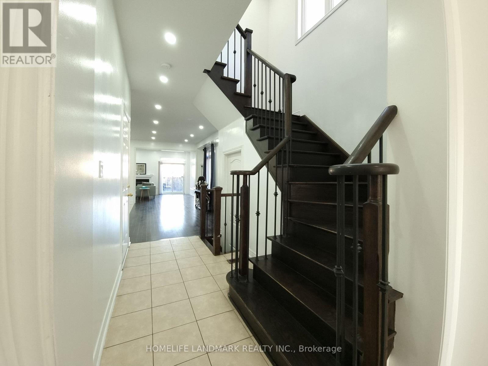 63 Lorenzo Circle, Brampton, Ontario  L6R 3N4 - Photo 3 - W12852626