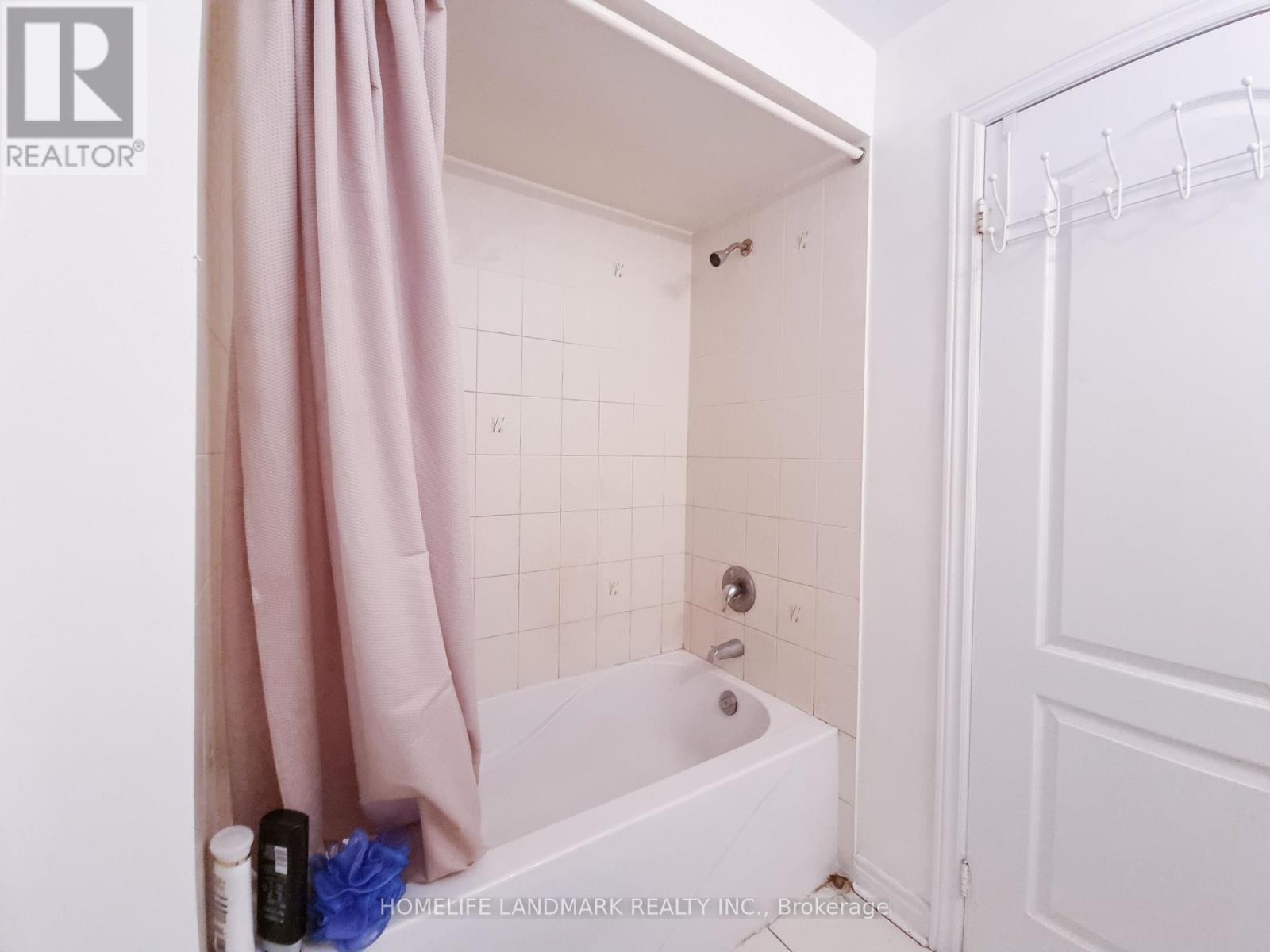 63 Lorenzo Circle, Brampton, Ontario  L6R 3N4 - Photo 32 - W12852626