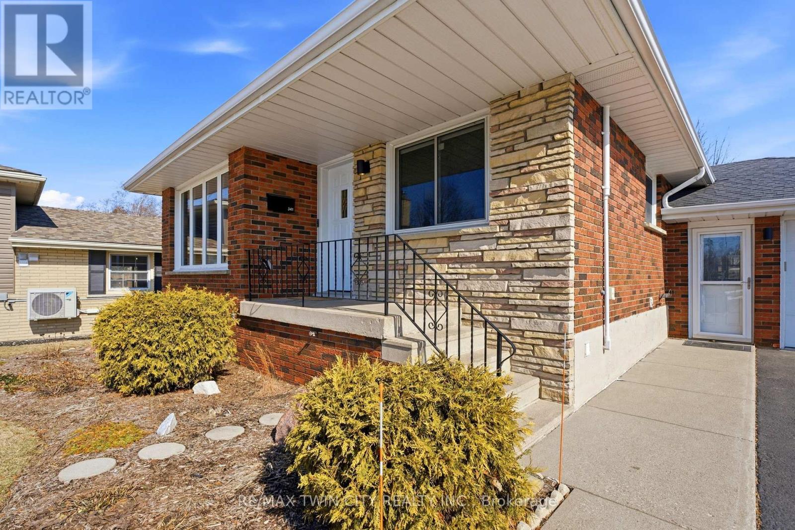 341 Terrace Hill Street, Brantford, Ontario  N3R 1H6 - Photo 3 - X12852622