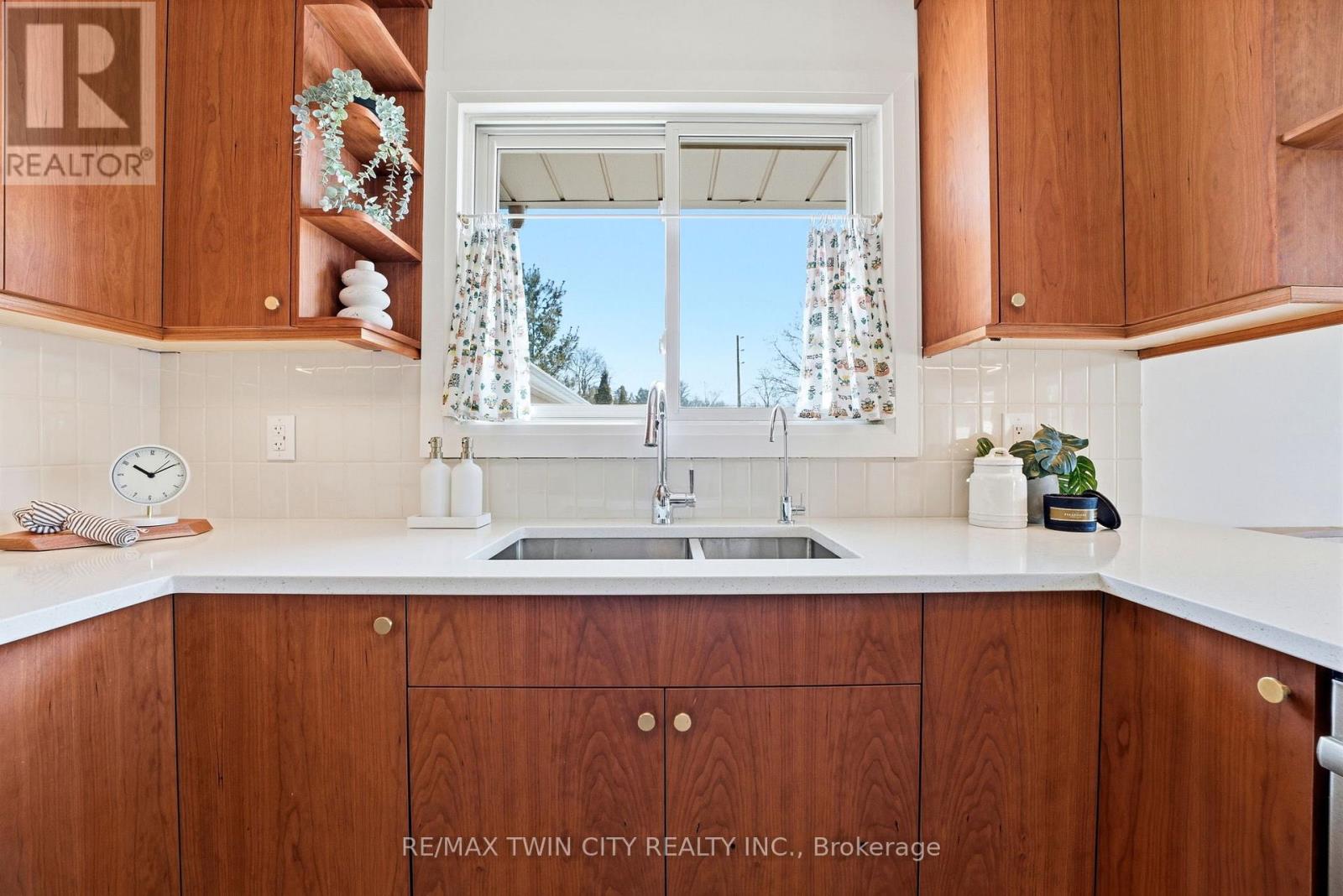 341 Terrace Hill Street, Brantford, Ontario  N3R 1H6 - Photo 9 - X12852622