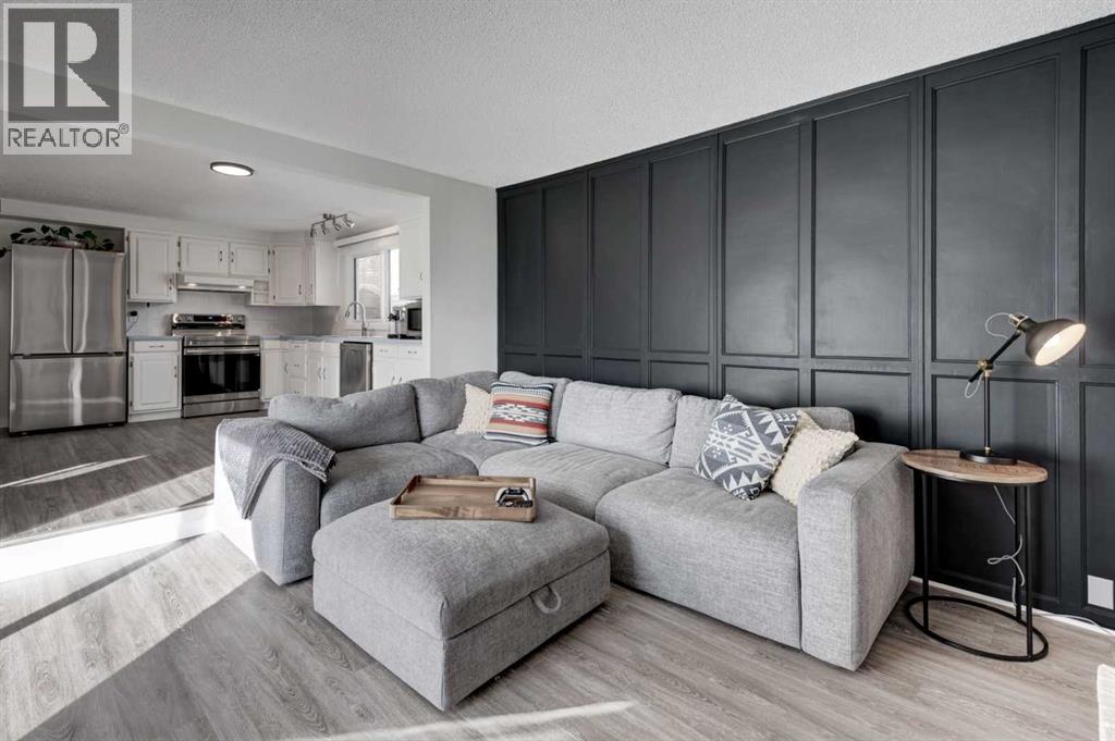 959 Bracewood Rise Sw, Calgary, Alberta  T5W 3E8 - Photo 5 - A2289112