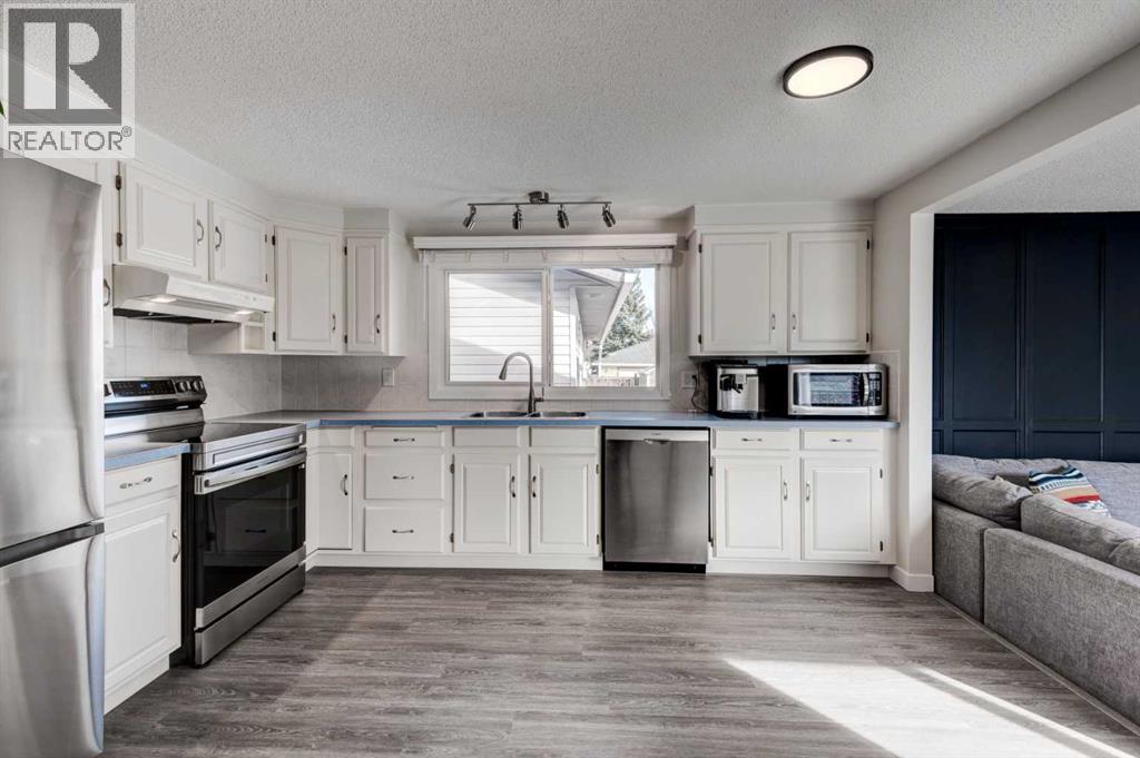 959 Bracewood Rise Sw, Calgary, Alberta  T5W 3E8 - Photo 7 - A2289112