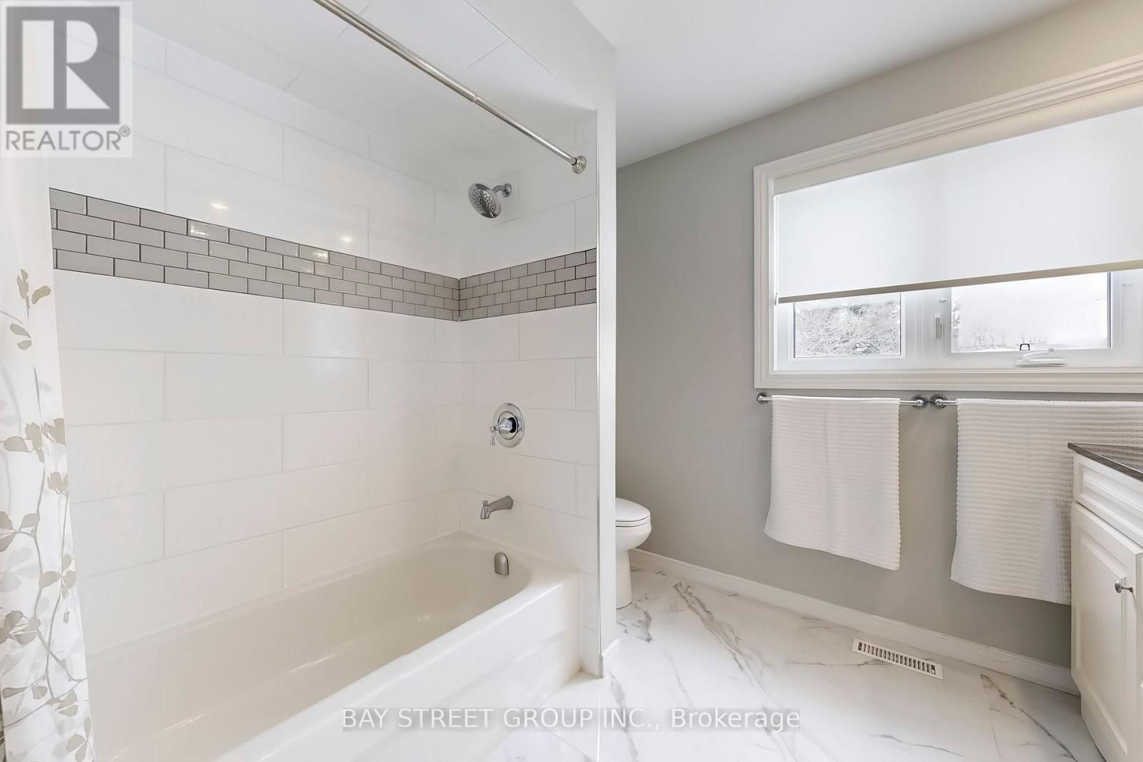 535 Malvern Crescent, Newmarket (Bristol-London), Ontario  L3Y 7L7 - Photo 34 - N12851996