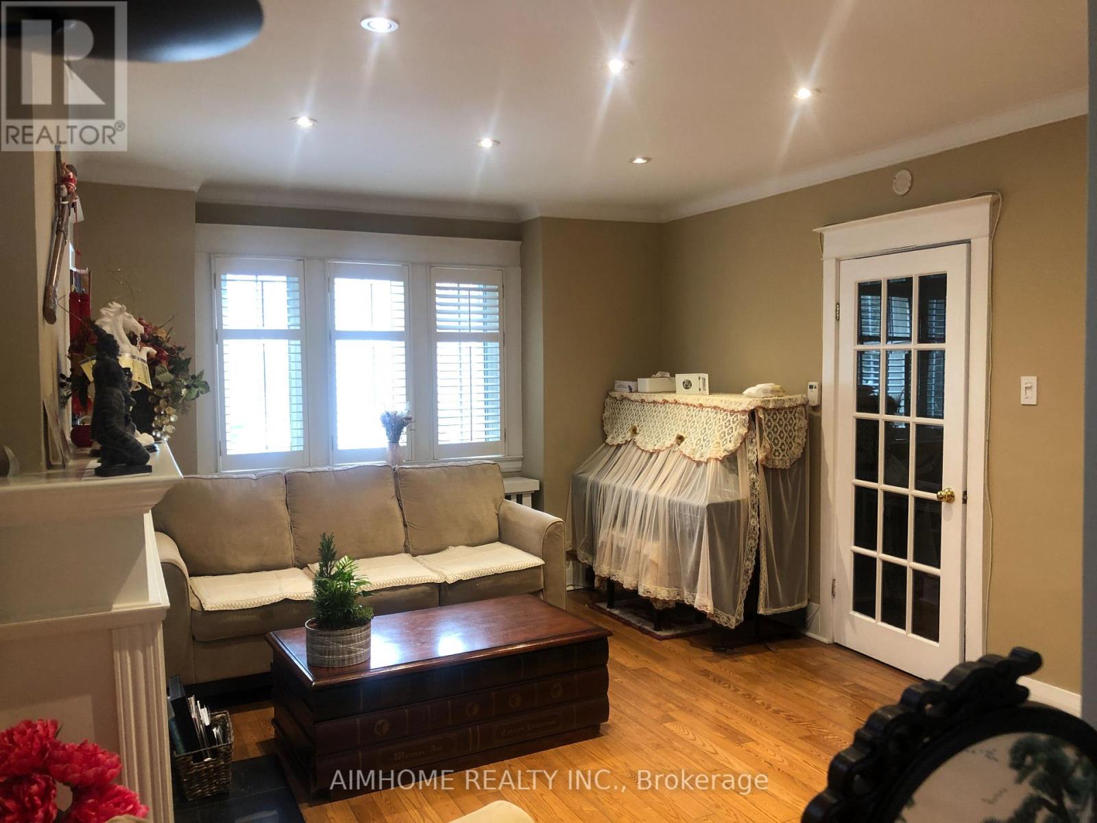 268 Jedburgh Road, Toronto, Ontario  M5M 3K4 - Photo 8 - C12852700