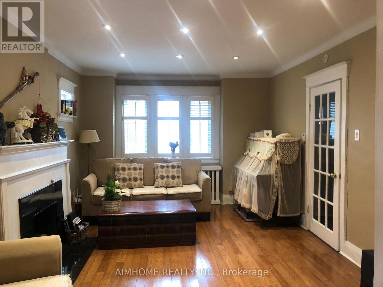 268 Jedburgh Road, Toronto, Ontario  M5M 3K4 - Photo 9 - C12852700