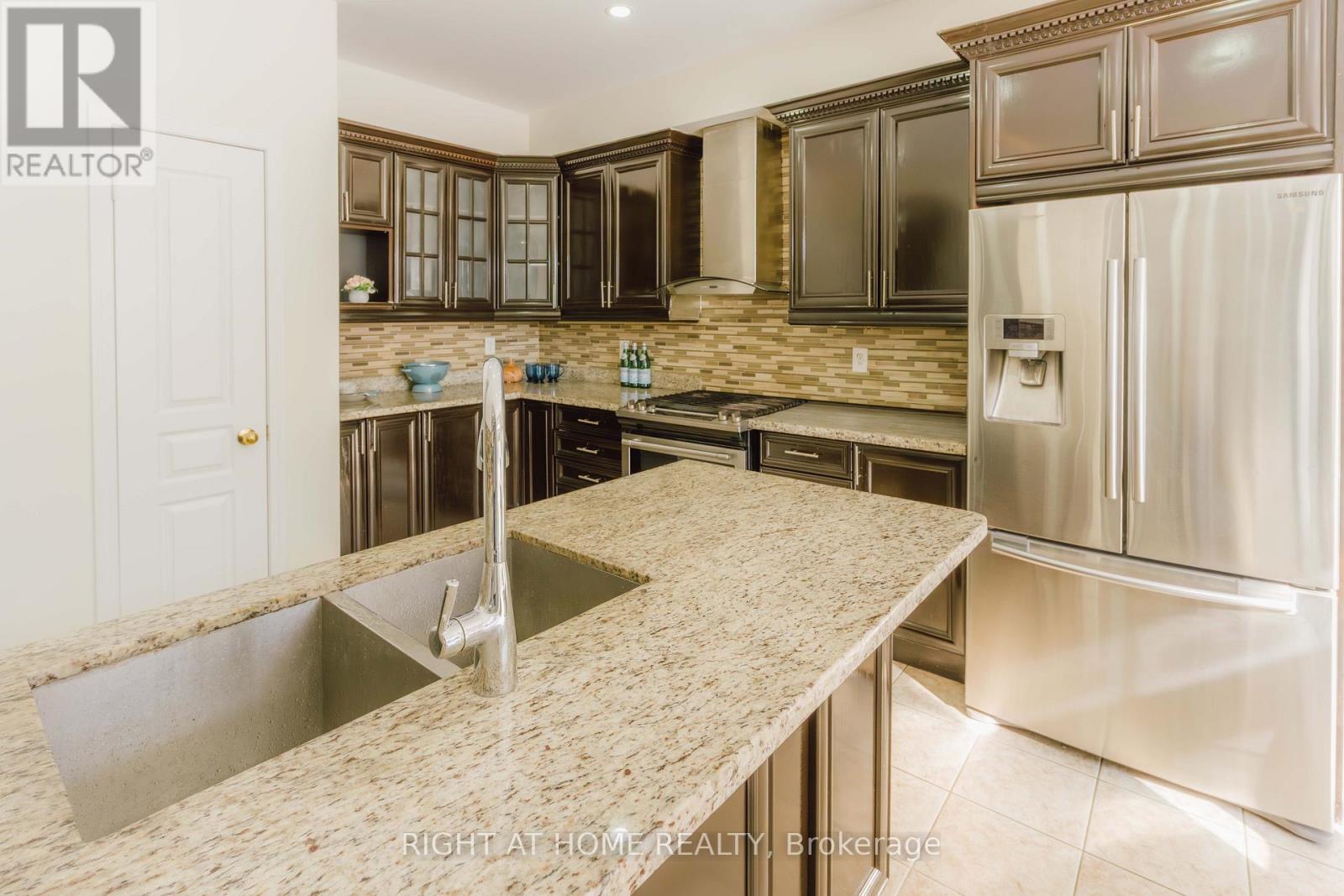 5 Dent Street, Ajax, Ontario  L1T 4E8 - Photo 12 - E12852696