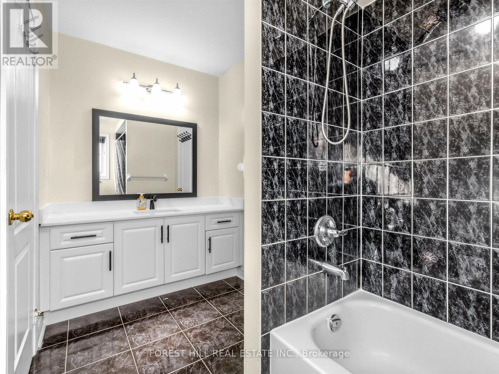 240 Swan Park Road, Markham, Ontario  L6E 0B1 - Photo 37 - N12852688