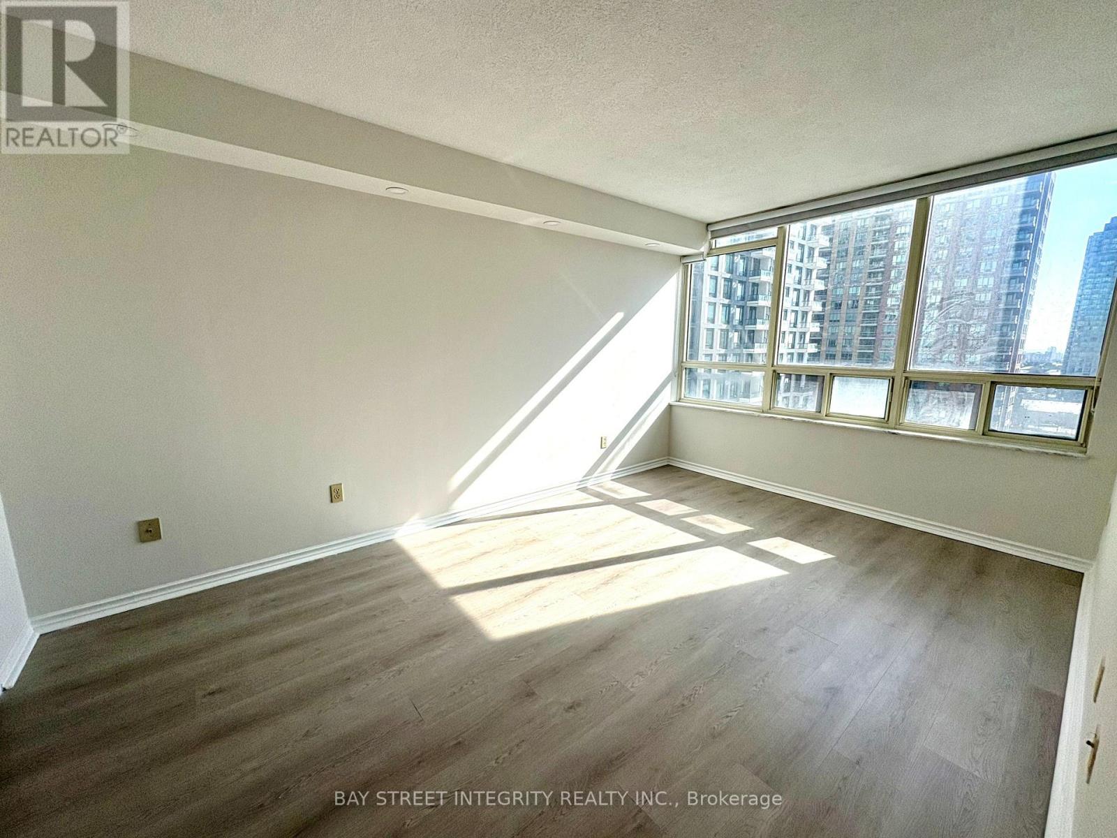 1011 - 265 Enfield Place, Mississauga, Ontario  L5B 3Y7 - Photo 11 - W12852682