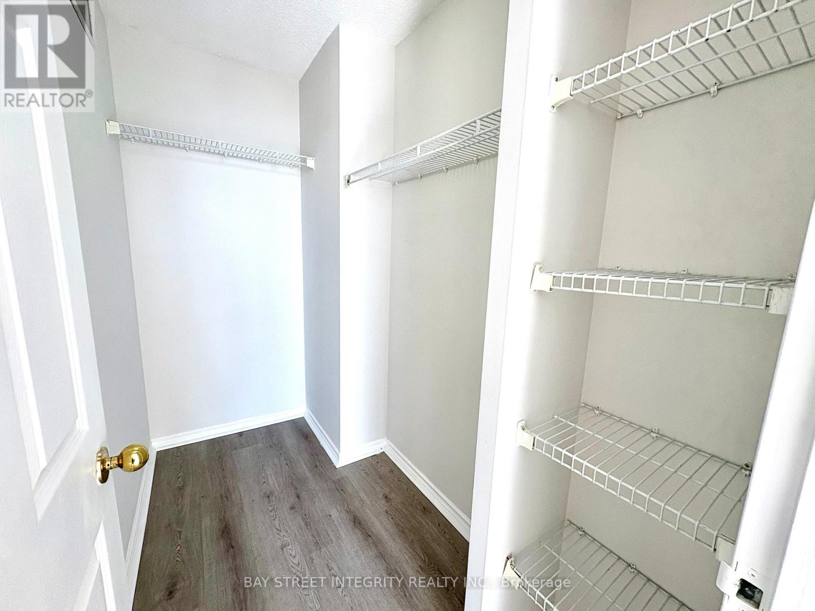 1011 - 265 Enfield Place, Mississauga, Ontario  L5B 3Y7 - Photo 14 - W12852682