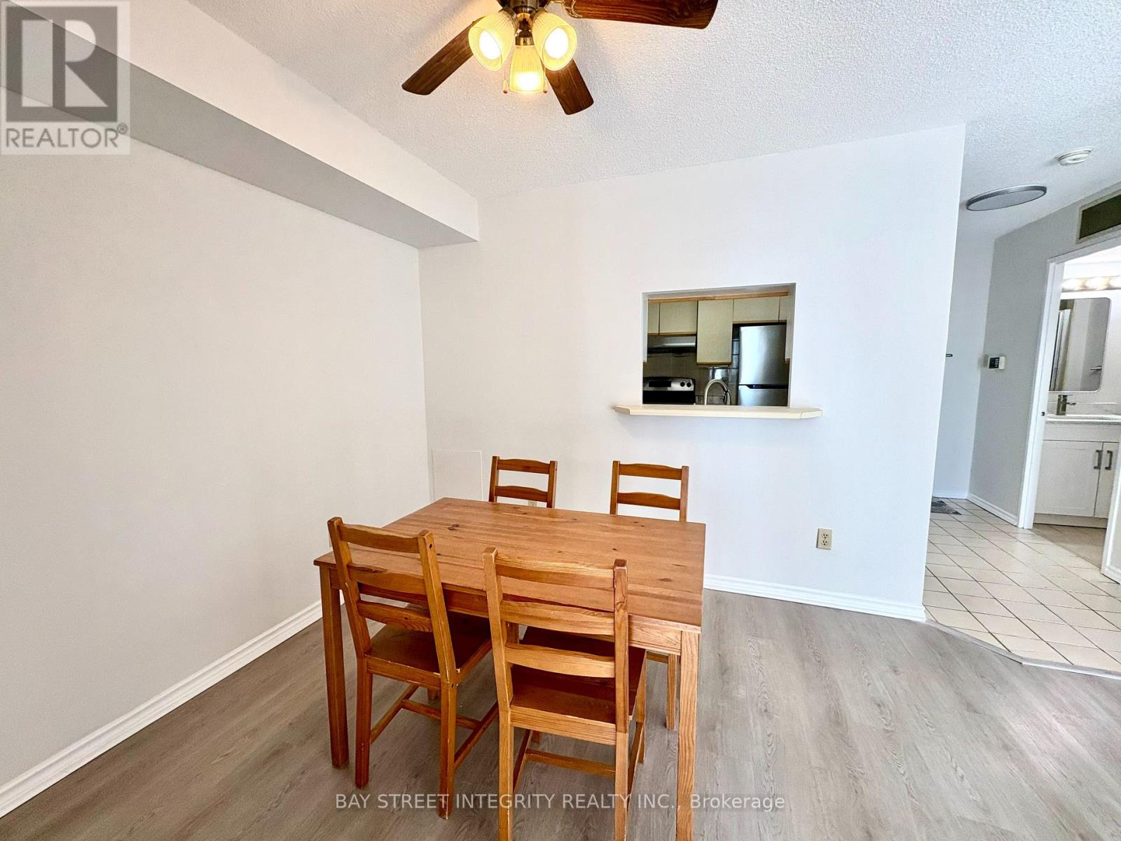 1011 - 265 Enfield Place, Mississauga, Ontario  L5B 3Y7 - Photo 8 - W12852682