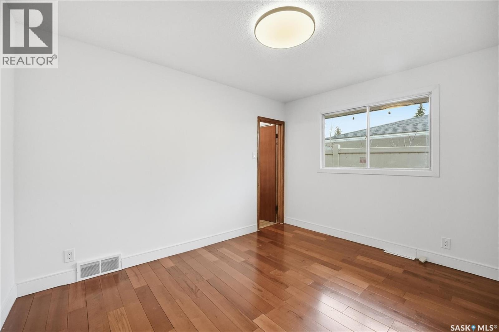 1424 Faulkner Crescent, Saskatoon, Saskatchewan  S7L 3R4 - Photo 15 - SK029854