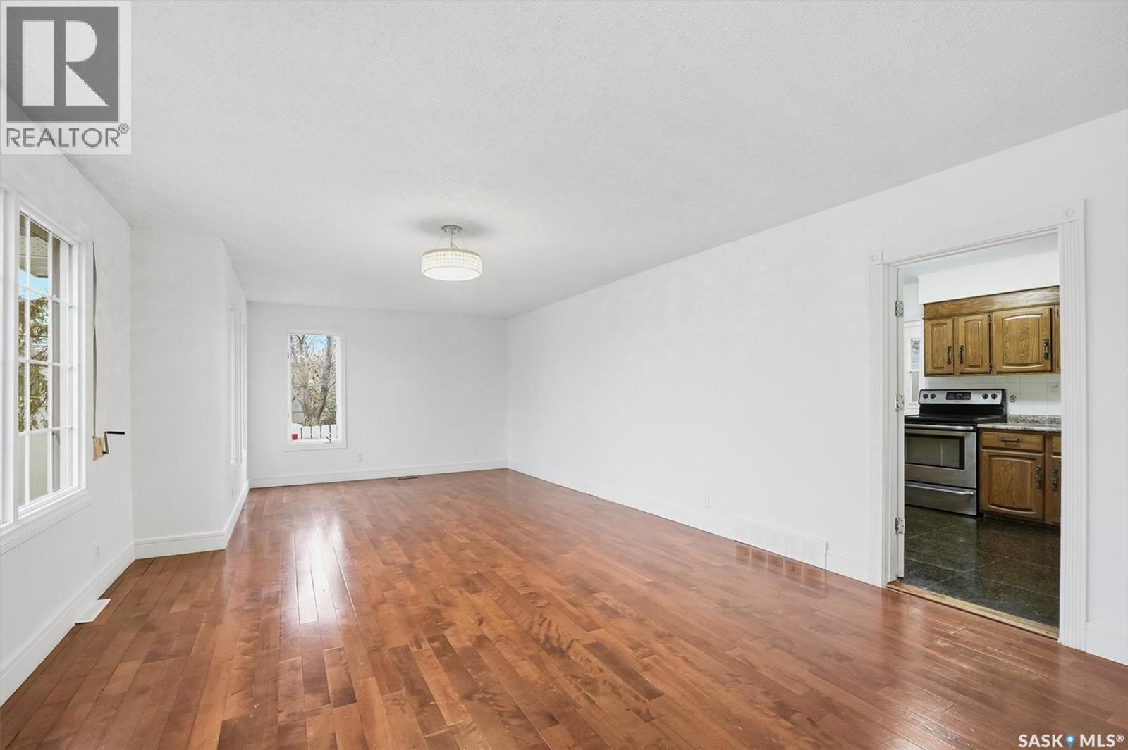 1424 Faulkner Crescent, Saskatoon, Saskatchewan  S7L 3R4 - Photo 5 - SK029854