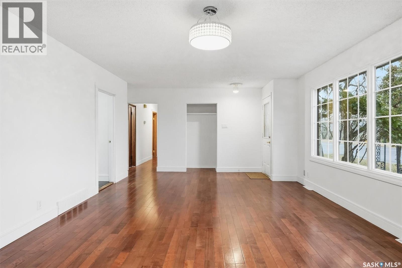 1424 Faulkner Crescent, Saskatoon, Saskatchewan  S7L 3R4 - Photo 6 - SK029854