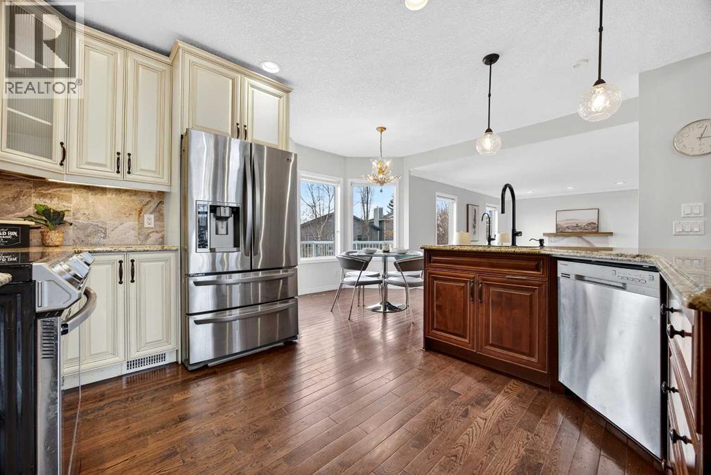 104 Meadowbrook Bay Se, Airdrie, Alberta  T4A 2B3 - Photo 9 - A2287567